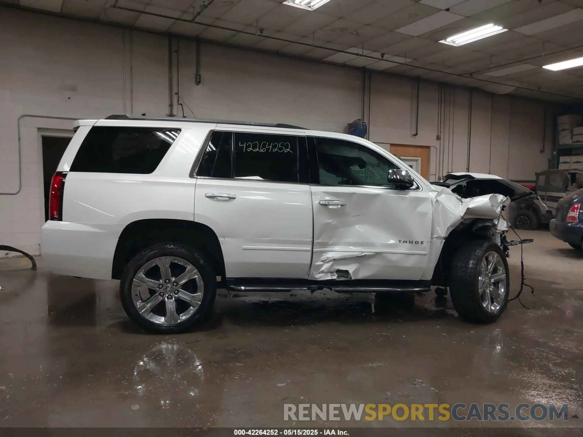 13 fotografías del automóvil dañado 1GNSKCKC3KR183072 CHEVROLET TAHOE 2019