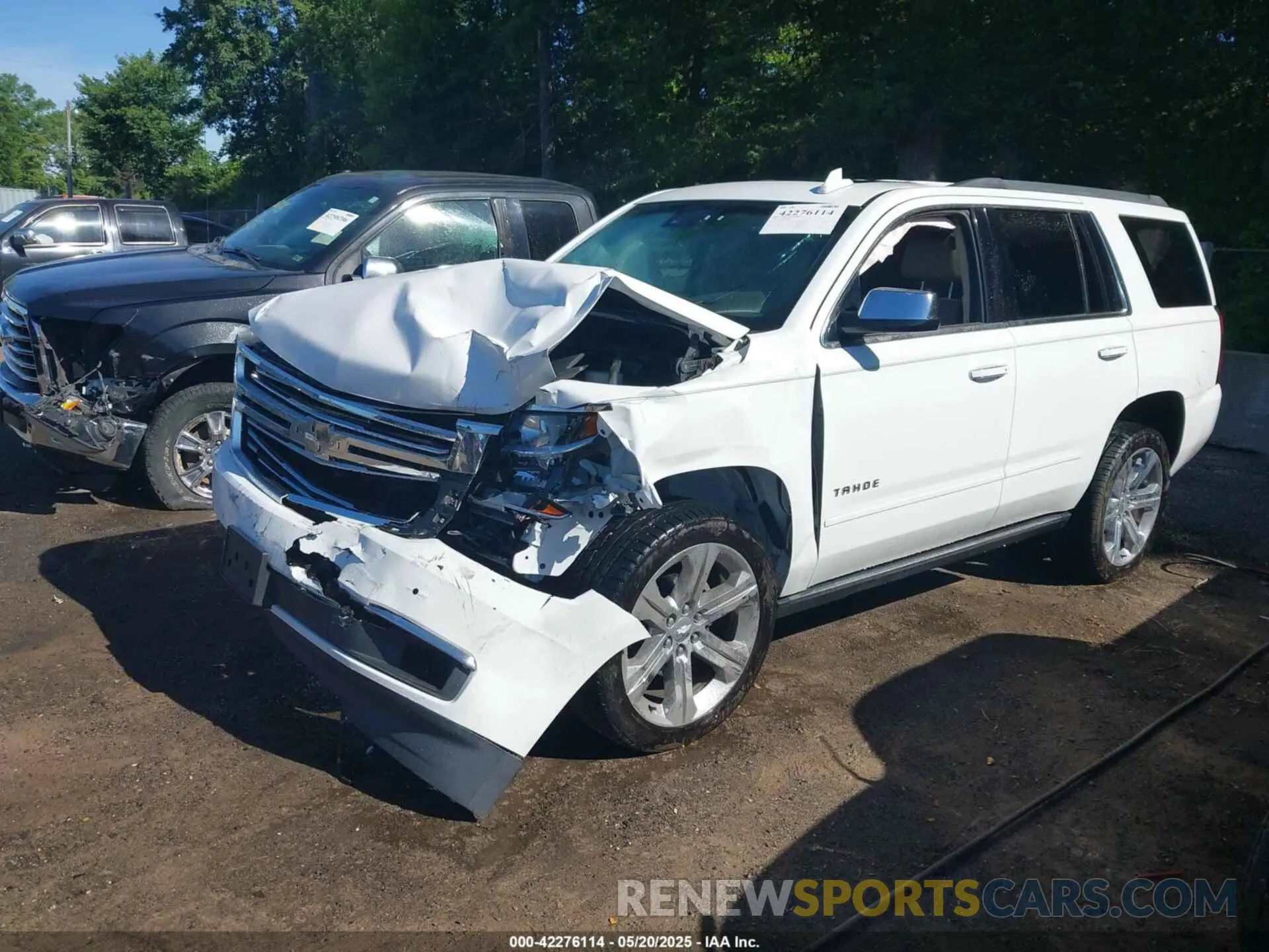 2 fotografías del automóvil dañado 1GNSKCKC8KR162282 CHEVROLET TAHOE 2019