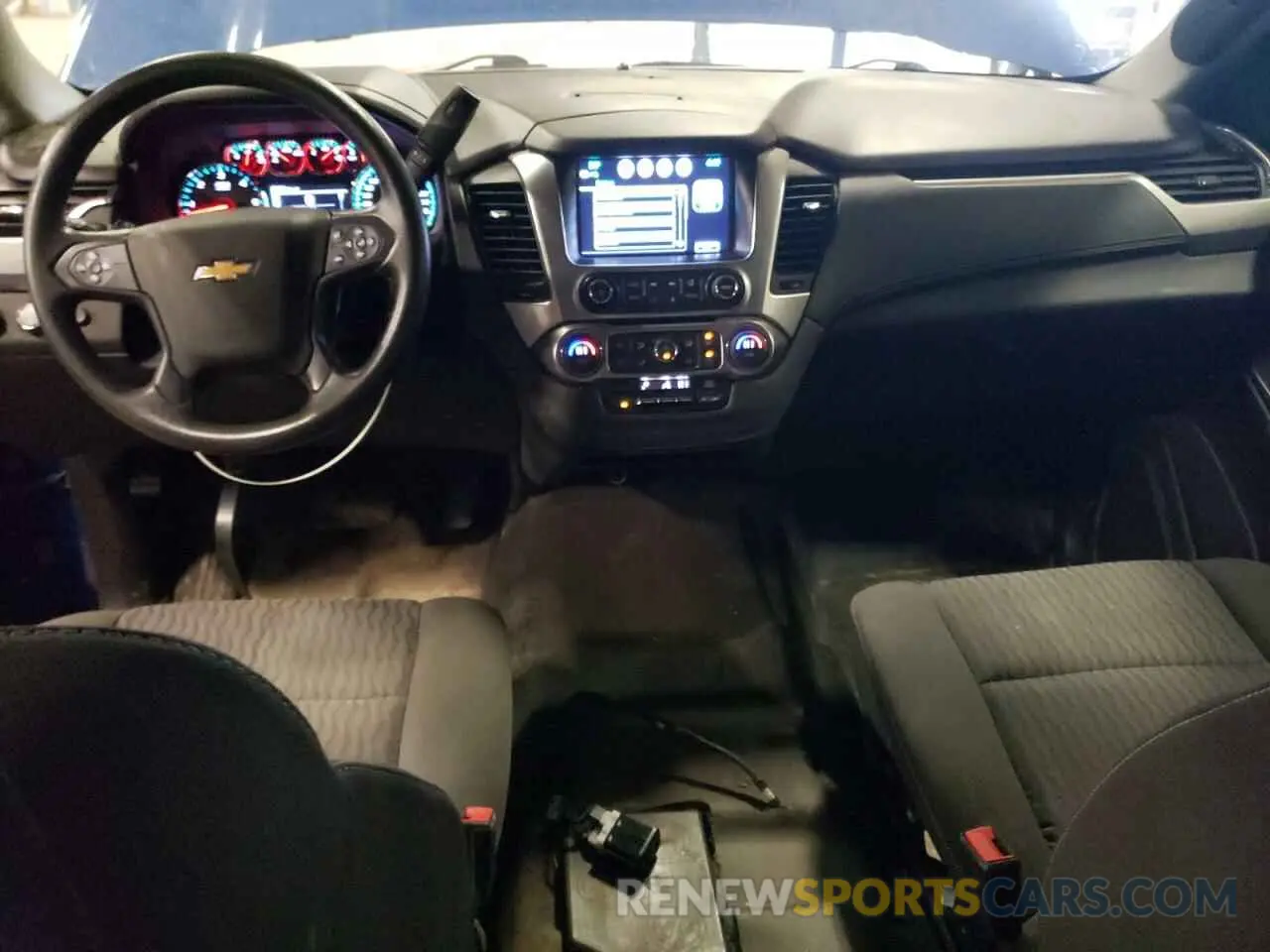 8 fotografías del automóvil dañado 1GNSKDEC5KR400560 CHEVROLET TAHOE 2019