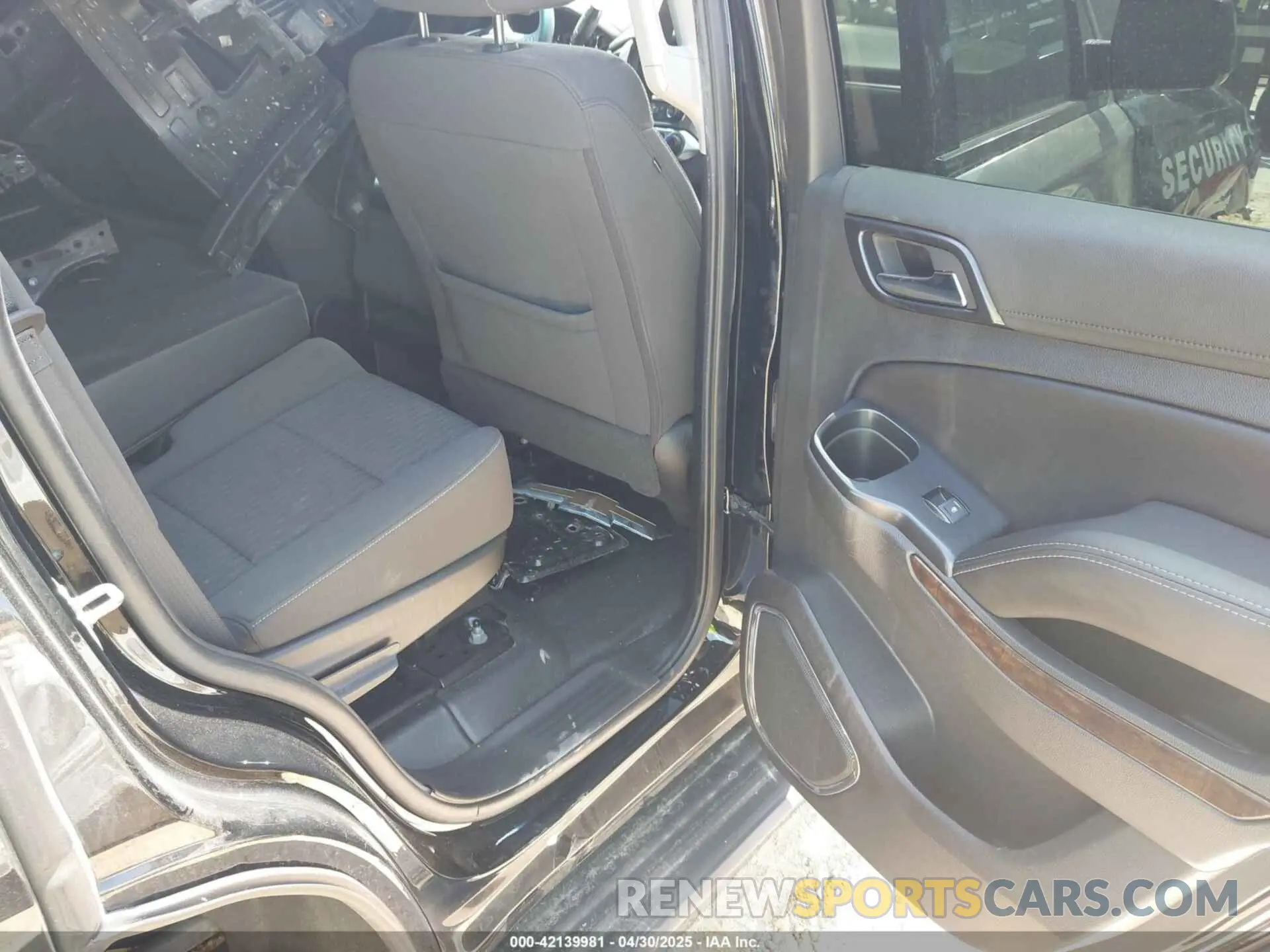 8 fotografías del automóvil dañado 1GNLCDEC6LR166335 CHEVROLET TAHOE 2020
