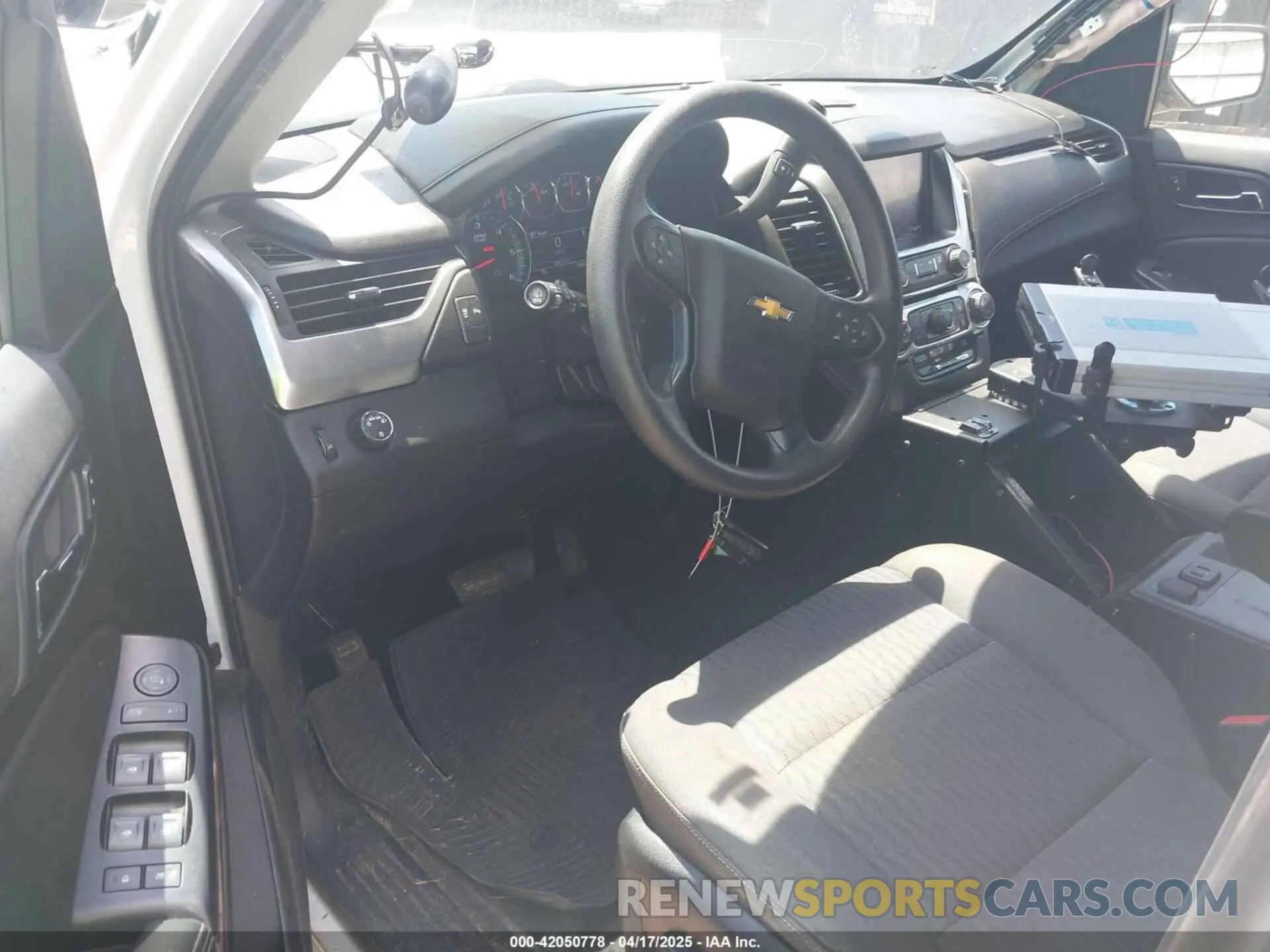 18 fotografías del automóvil dañado 1GNLCDECXLR154849 CHEVROLET TAHOE 2020