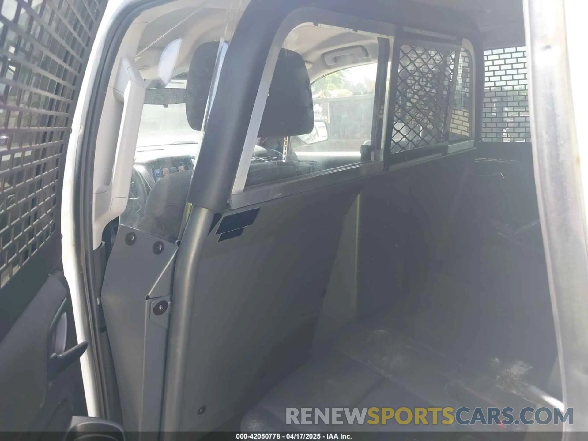 19 fotografías del automóvil dañado 1GNLCDECXLR154849 CHEVROLET TAHOE 2020