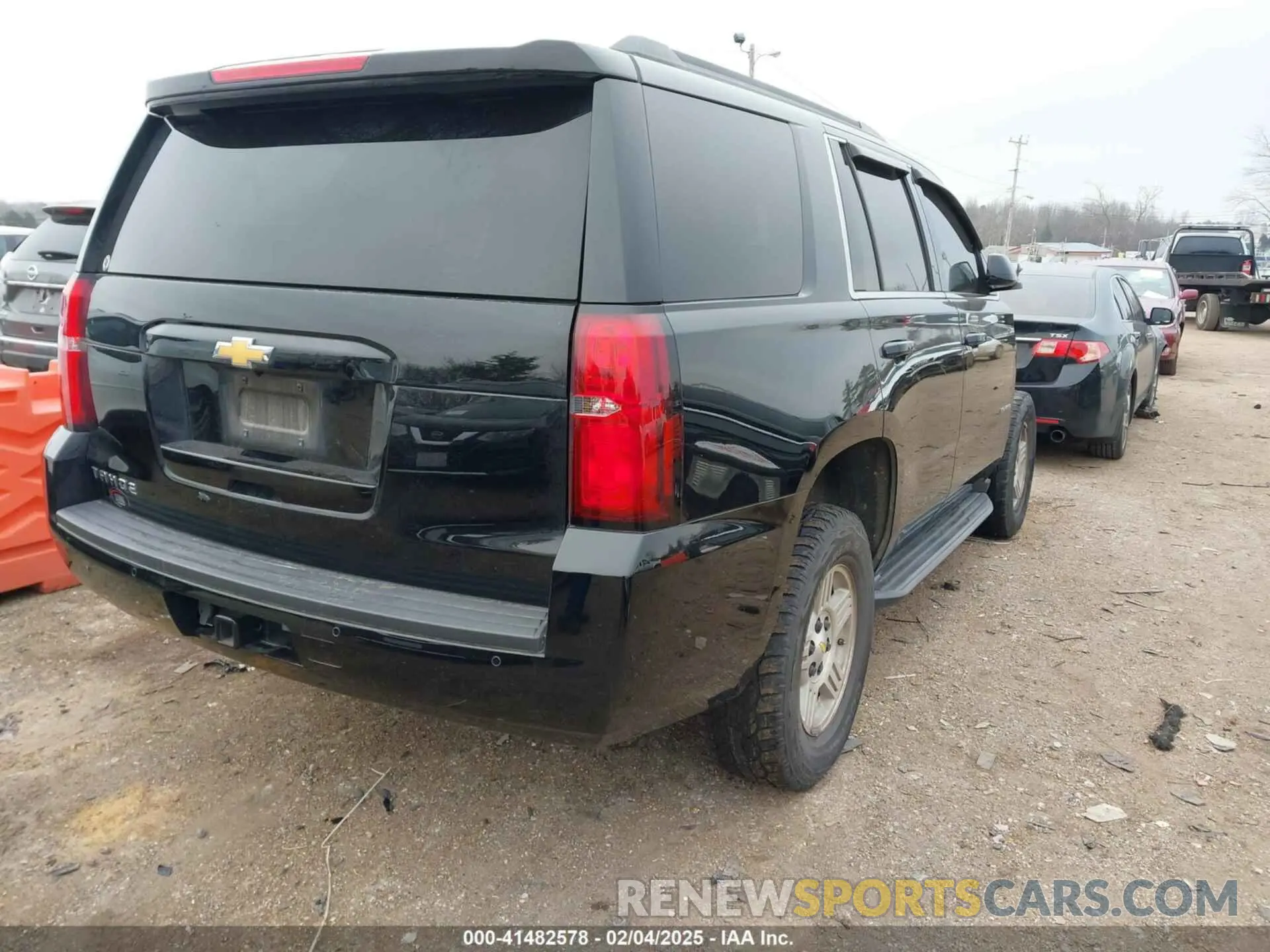 4 fotografías del automóvil dañado 1GNSCAKC1LR177807 CHEVROLET TAHOE 2020