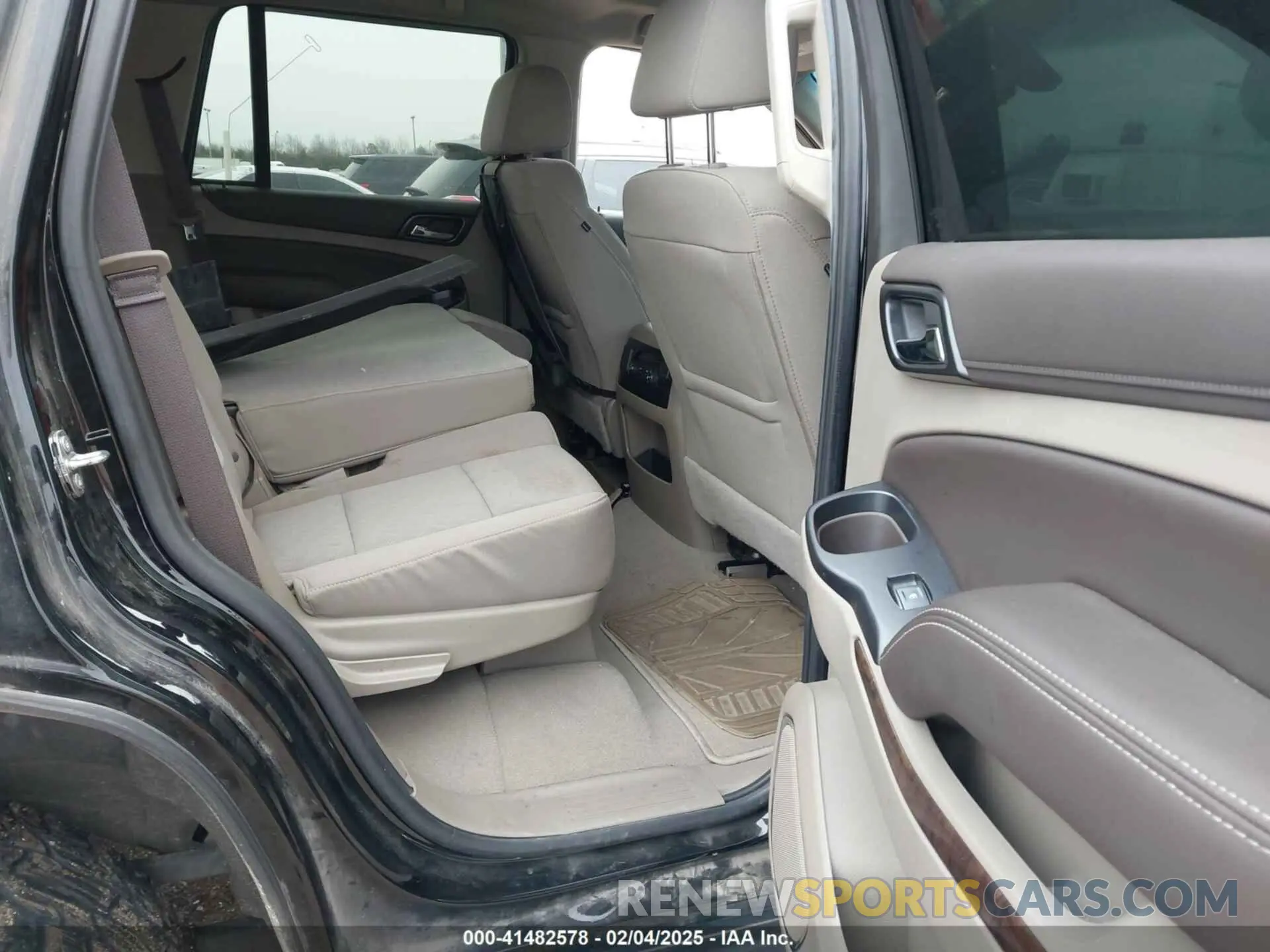 8 fotografías del automóvil dañado 1GNSCAKC1LR177807 CHEVROLET TAHOE 2020