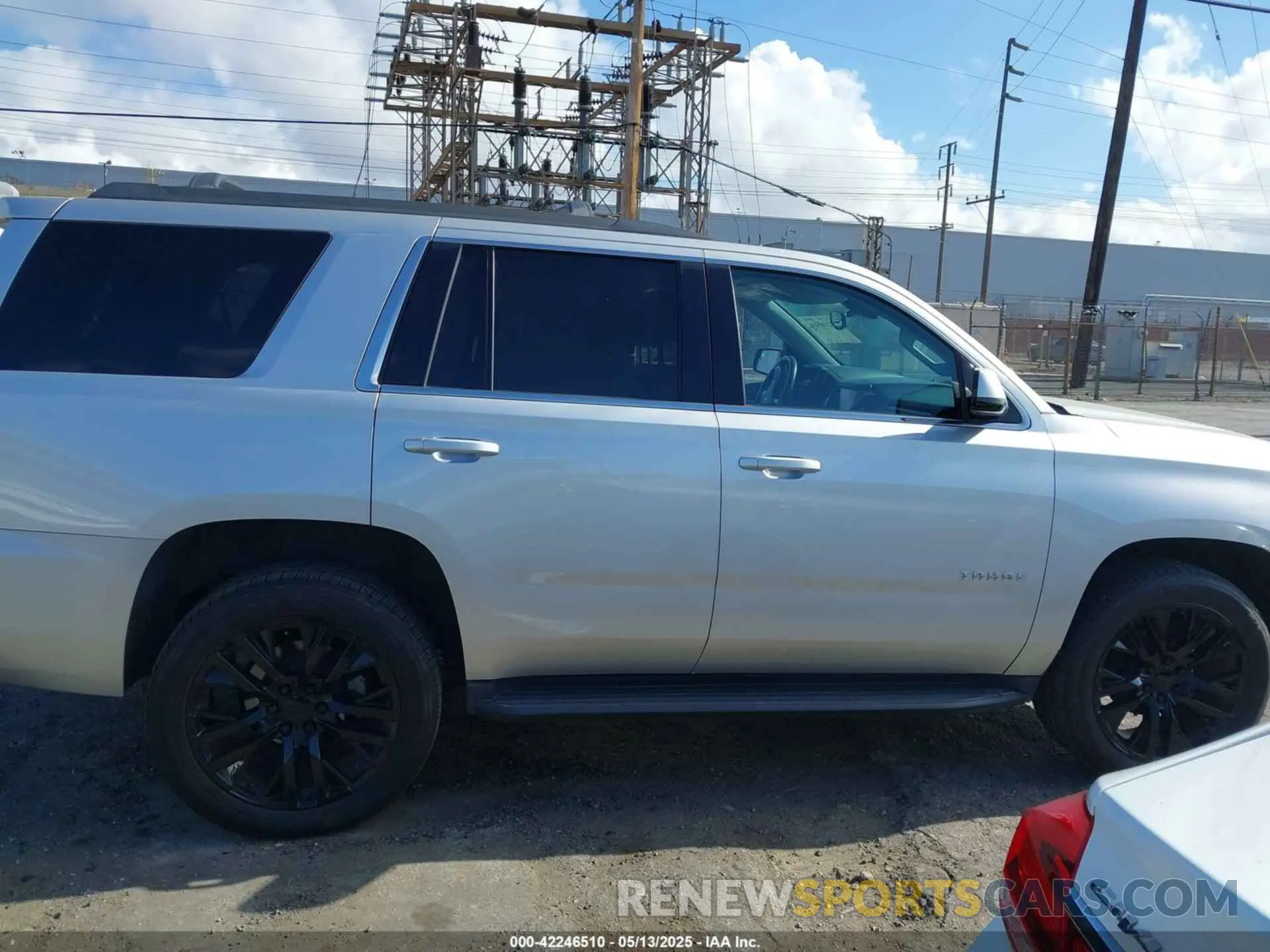 14 fotografías del automóvil dañado 1GNSCAKC2LR227856 CHEVROLET TAHOE 2020