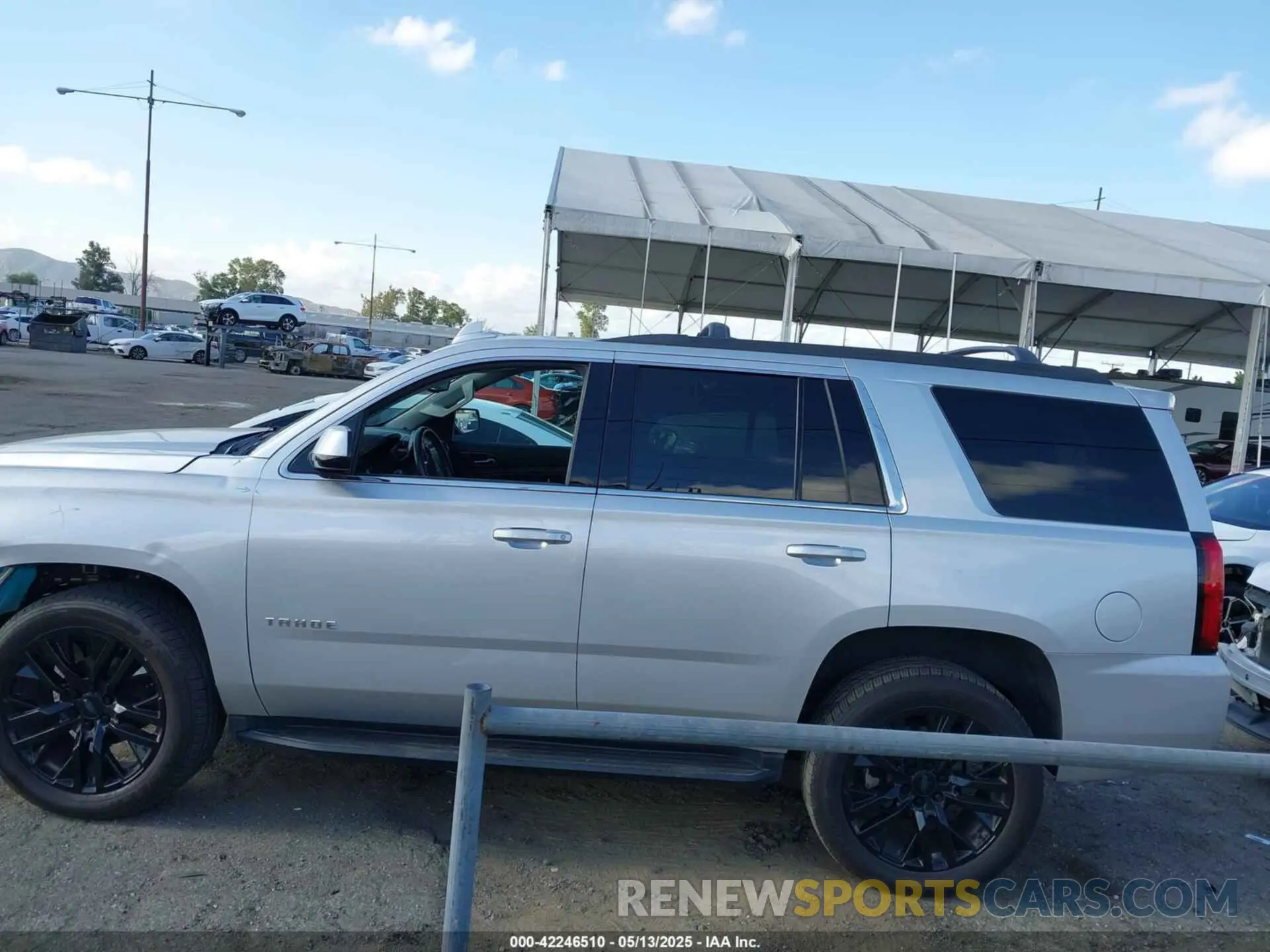 15 fotografías del automóvil dañado 1GNSCAKC2LR227856 CHEVROLET TAHOE 2020