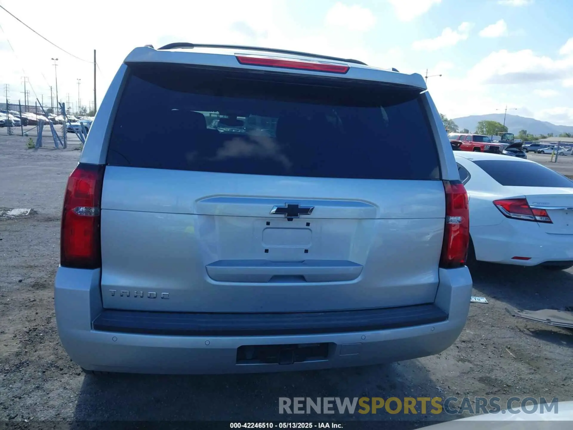 17 fotografías del automóvil dañado 1GNSCAKC2LR227856 CHEVROLET TAHOE 2020