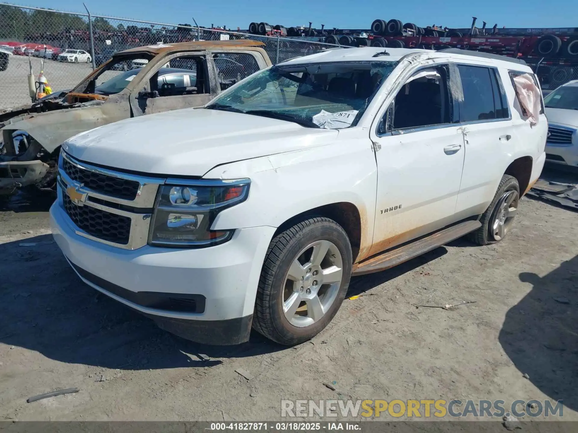 2 fotografías del automóvil dañado 1GNSCAKC4LR296015 CHEVROLET TAHOE 2020