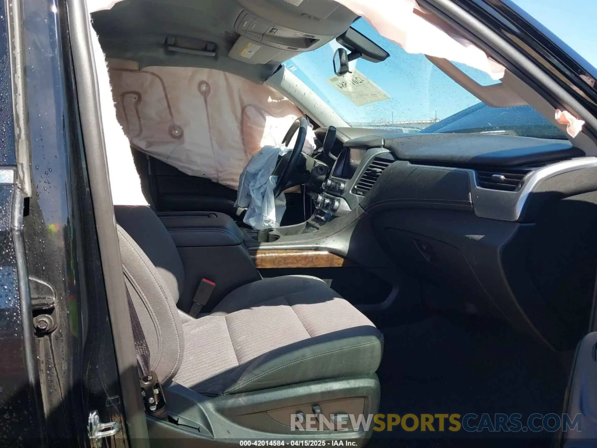 5 fotografías del automóvil dañado 1GNSCAKC6LR293472 CHEVROLET TAHOE 2020