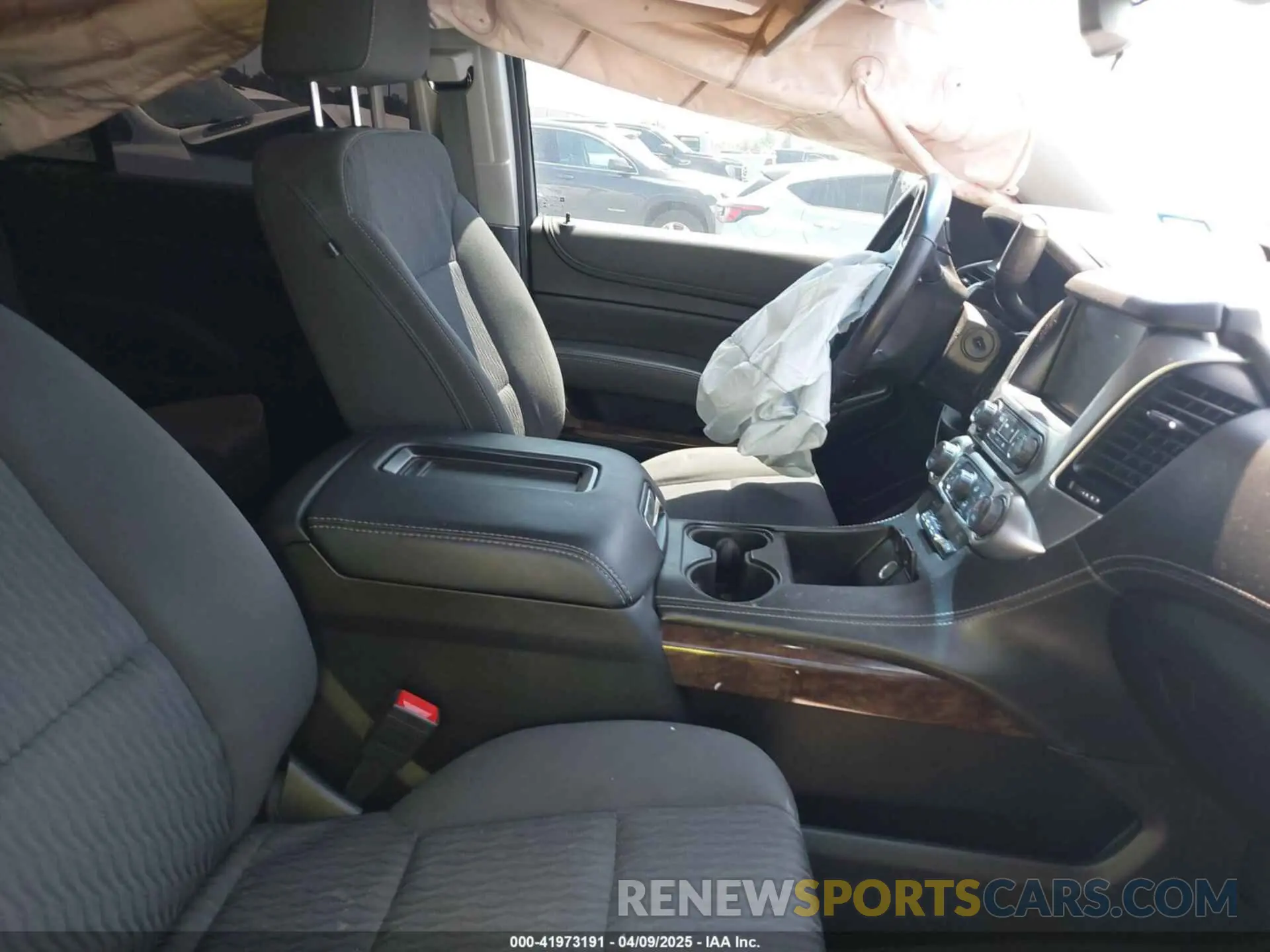 5 fotografías del automóvil dañado 1GNSCAKCXLR293278 CHEVROLET TAHOE 2020