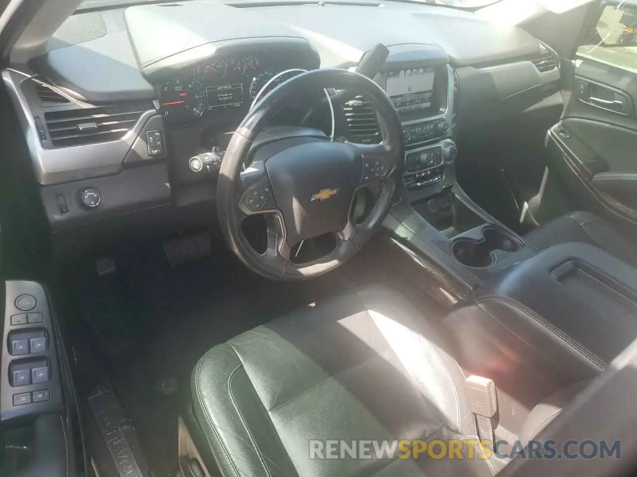 8 fotografías del automóvil dañado 1GNSCBKC3LR164904 CHEVROLET TAHOE 2020