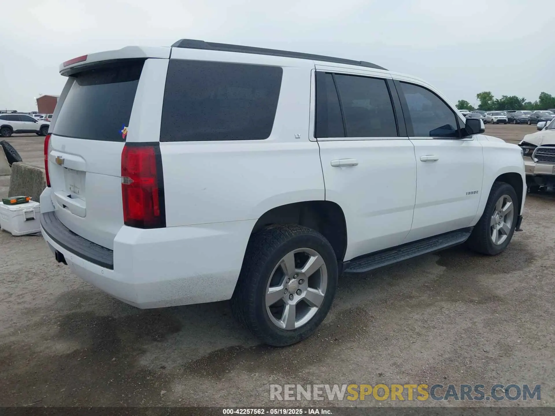 4 fotografías del automóvil dañado 1GNSCBKC4LR140921 CHEVROLET TAHOE 2020