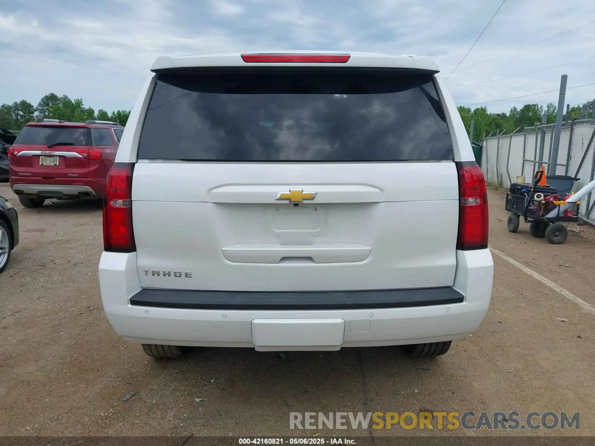 16 fotografías del automóvil dañado 1GNSCBKC4LR181887 CHEVROLET TAHOE 2020