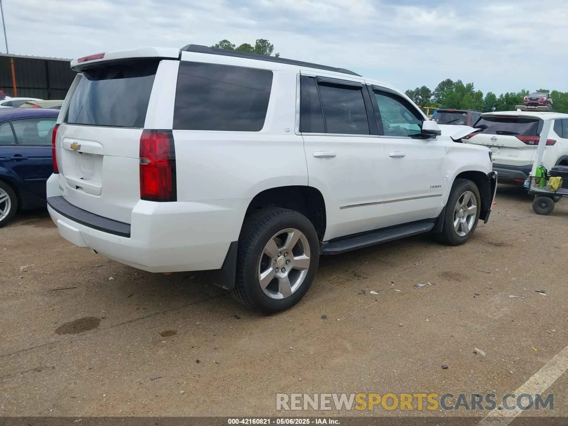 4 fotografías del automóvil dañado 1GNSCBKC4LR181887 CHEVROLET TAHOE 2020
