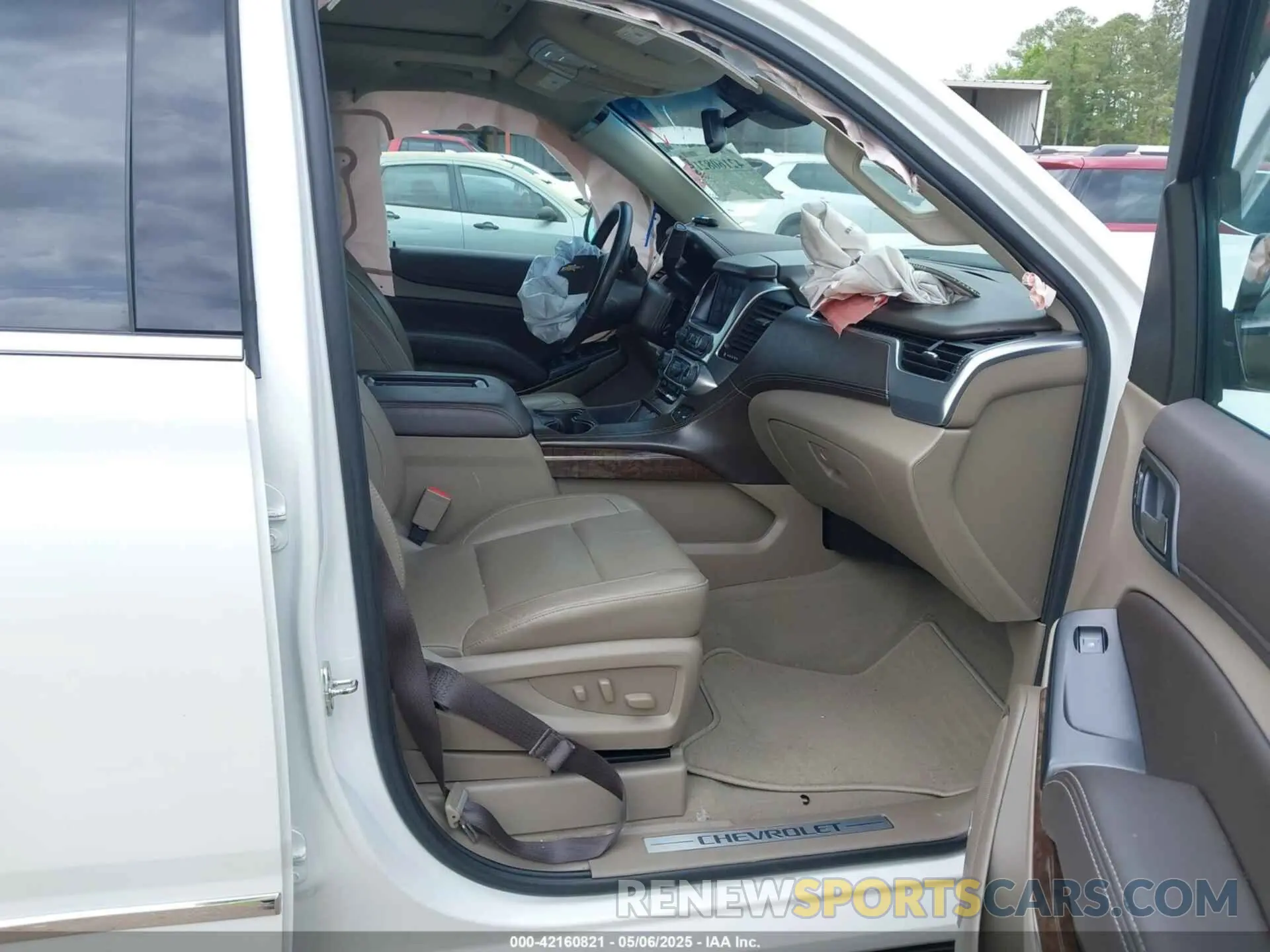5 fotografías del automóvil dañado 1GNSCBKC4LR181887 CHEVROLET TAHOE 2020