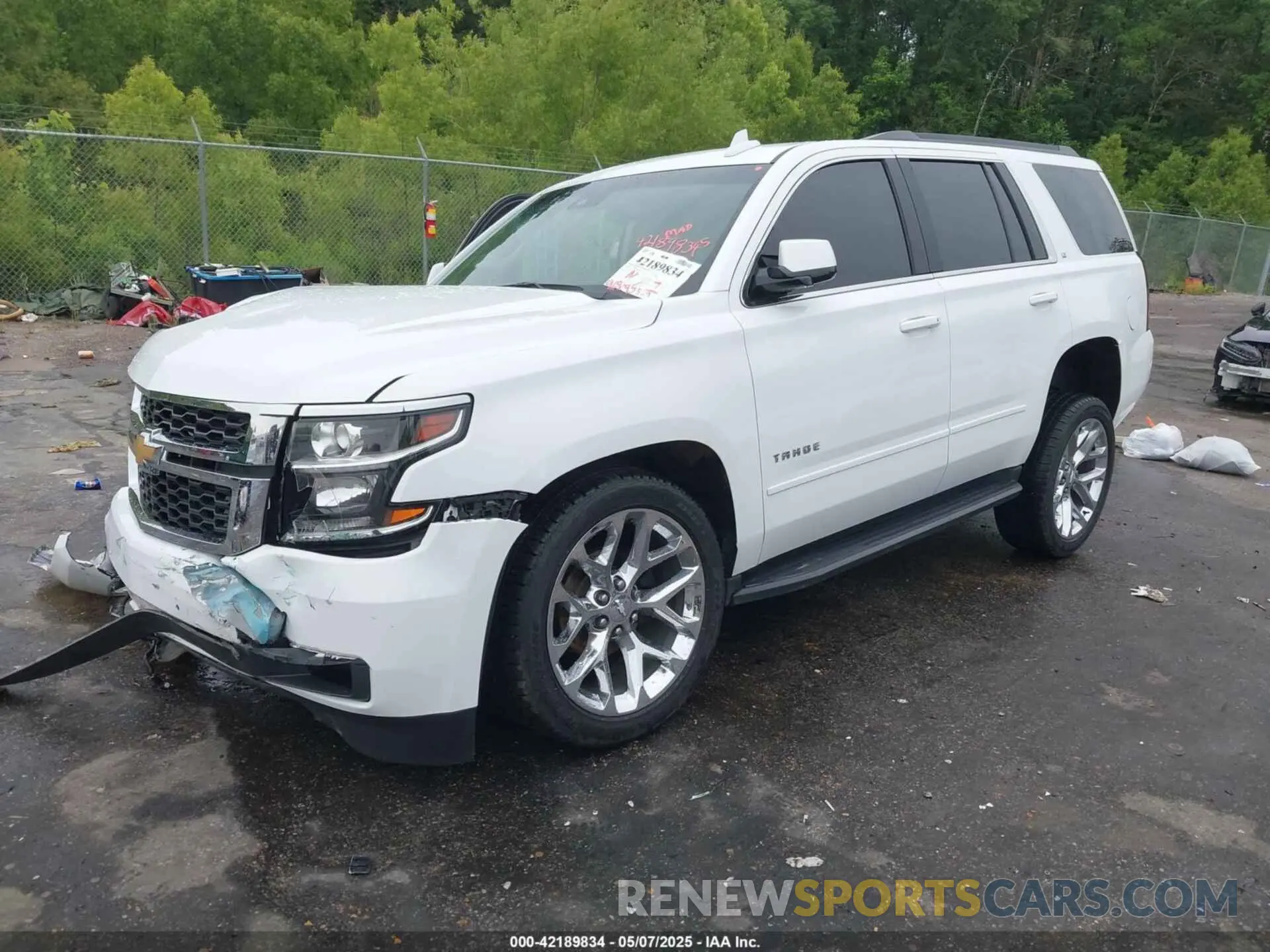 2 fotografías del automóvil dañado 1GNSCBKC5LR294926 CHEVROLET TAHOE 2020