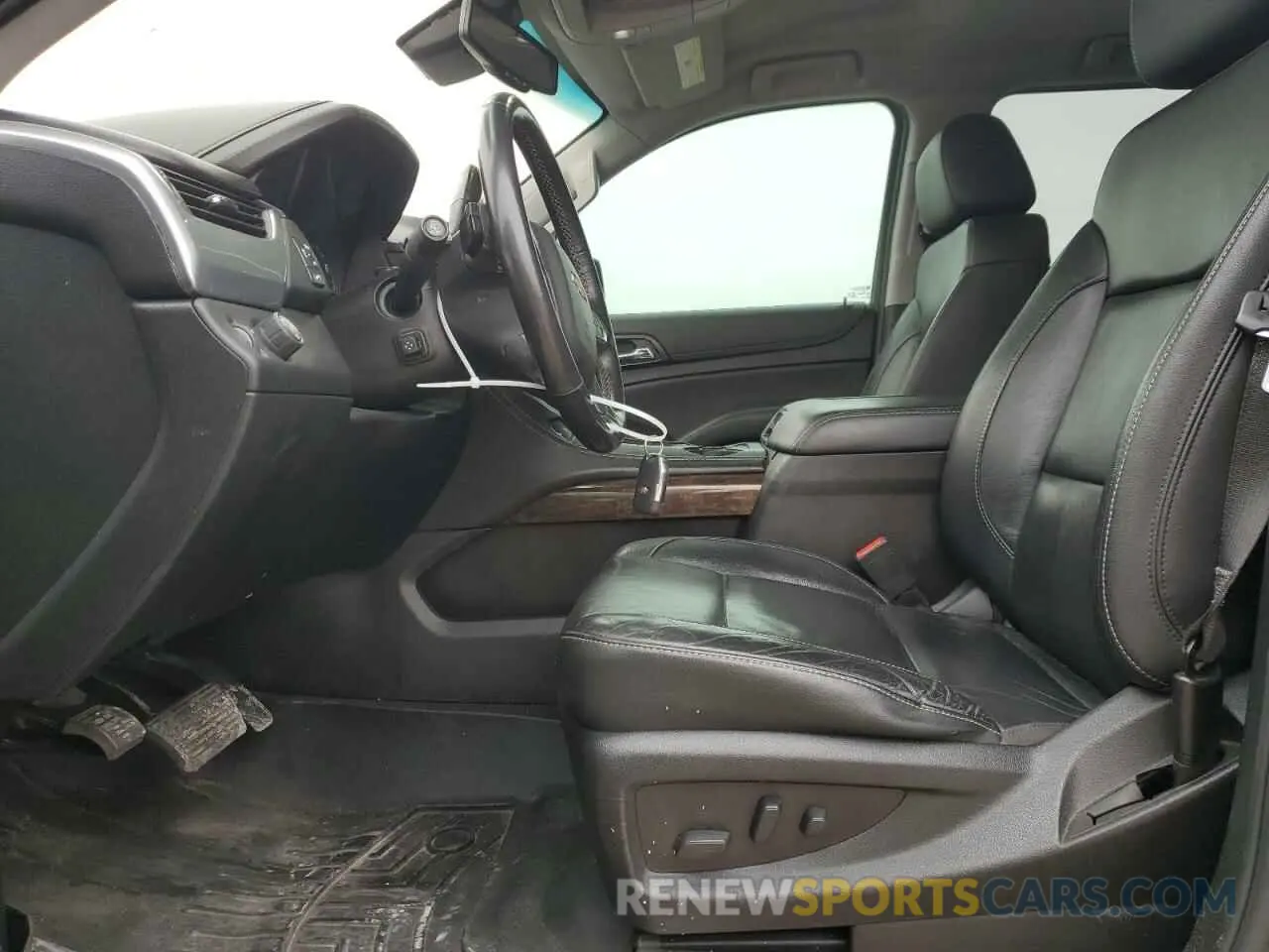 7 fotografías del automóvil dañado 1GNSCBKC8LR295942 CHEVROLET TAHOE 2020