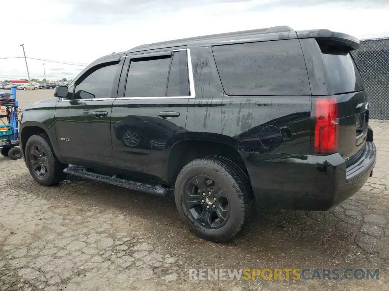 2 fotografías del automóvil dañado 1GNSKAKCXLR304282 CHEVROLET TAHOE 2020