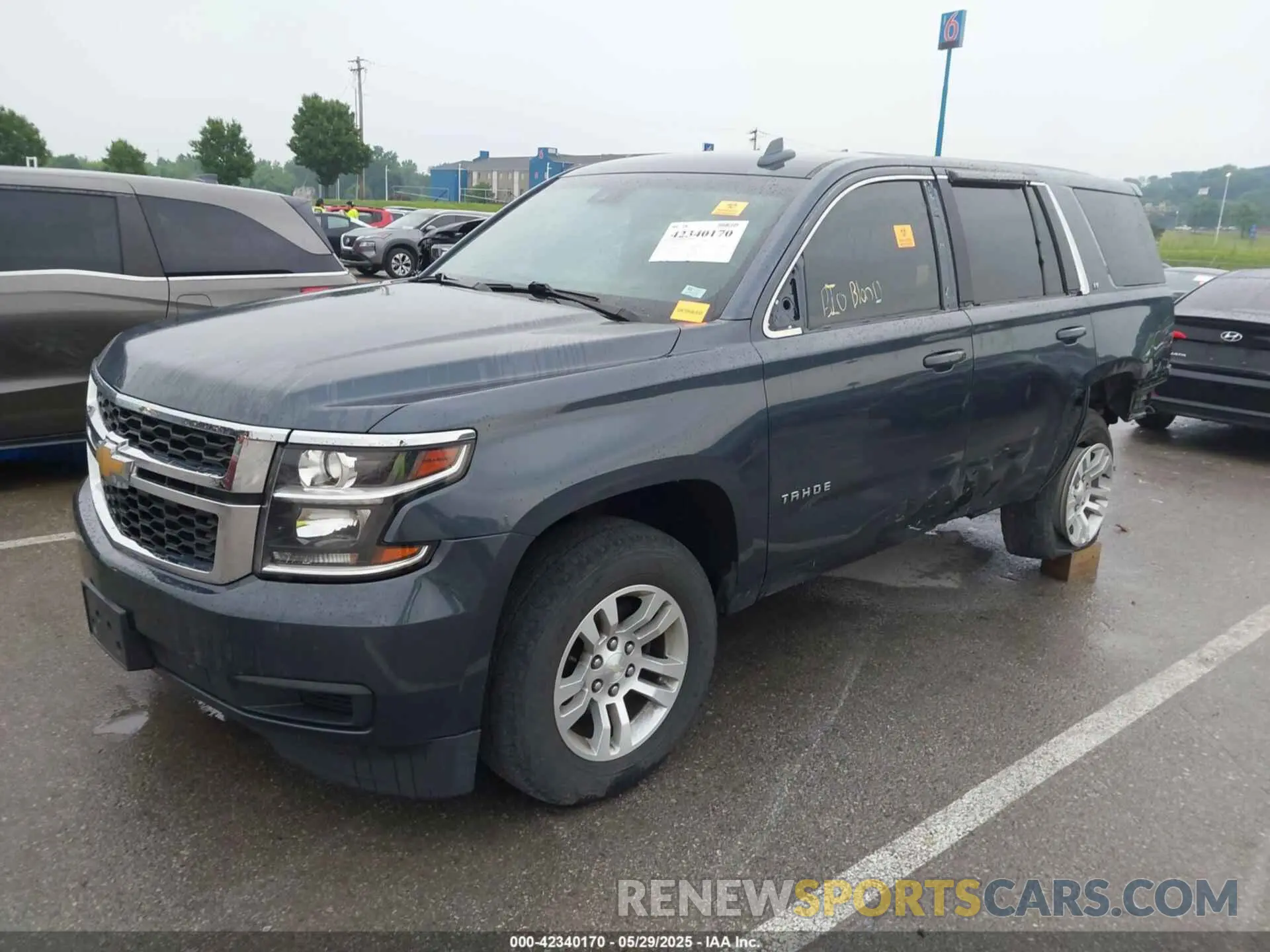 2 fotografías del automóvil dañado 1GNSKBKC1LR102565 CHEVROLET TAHOE 2020
