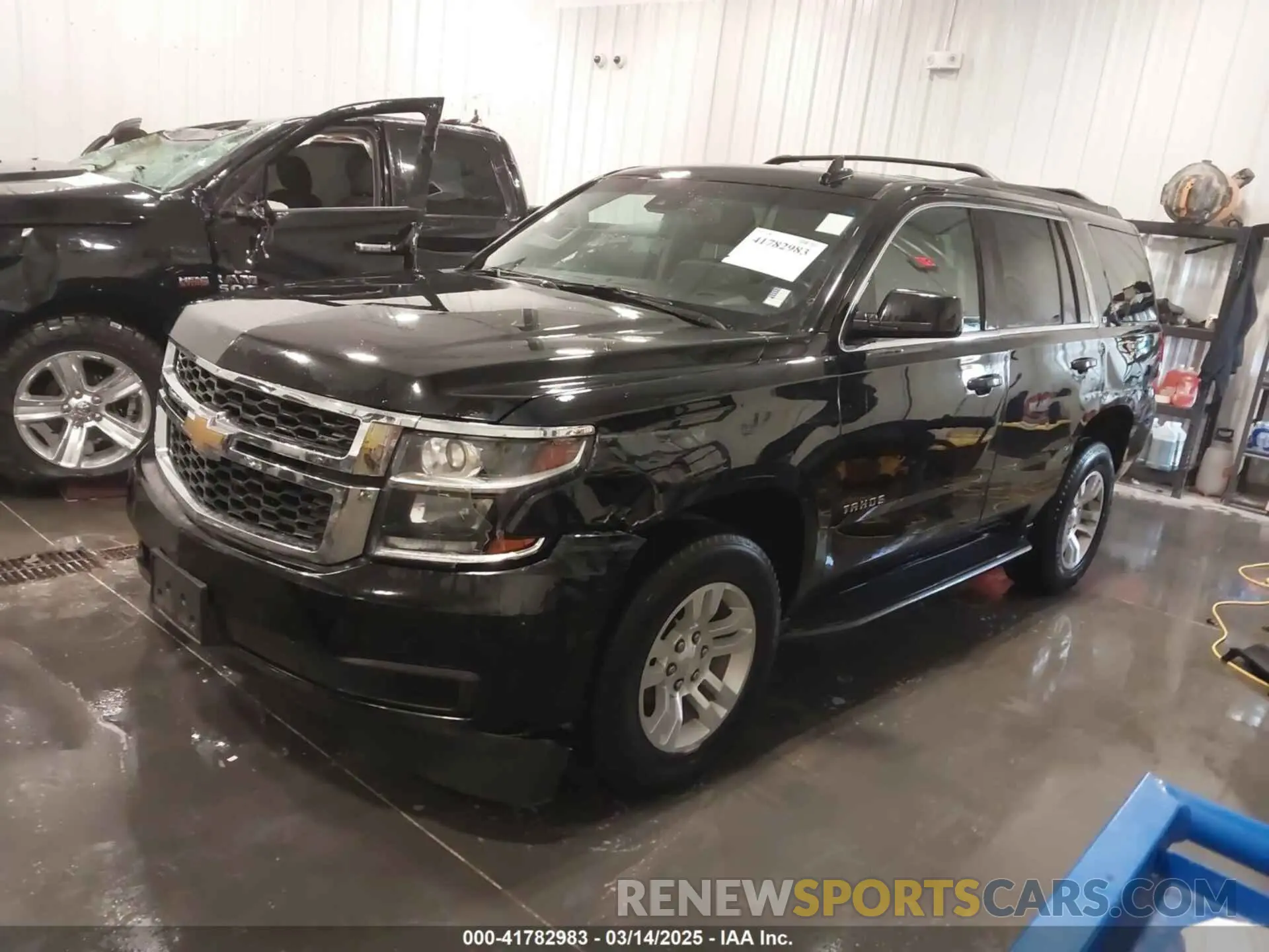 2 fotografías del automóvil dañado 1GNSKBKC2LR123473 CHEVROLET TAHOE 2020