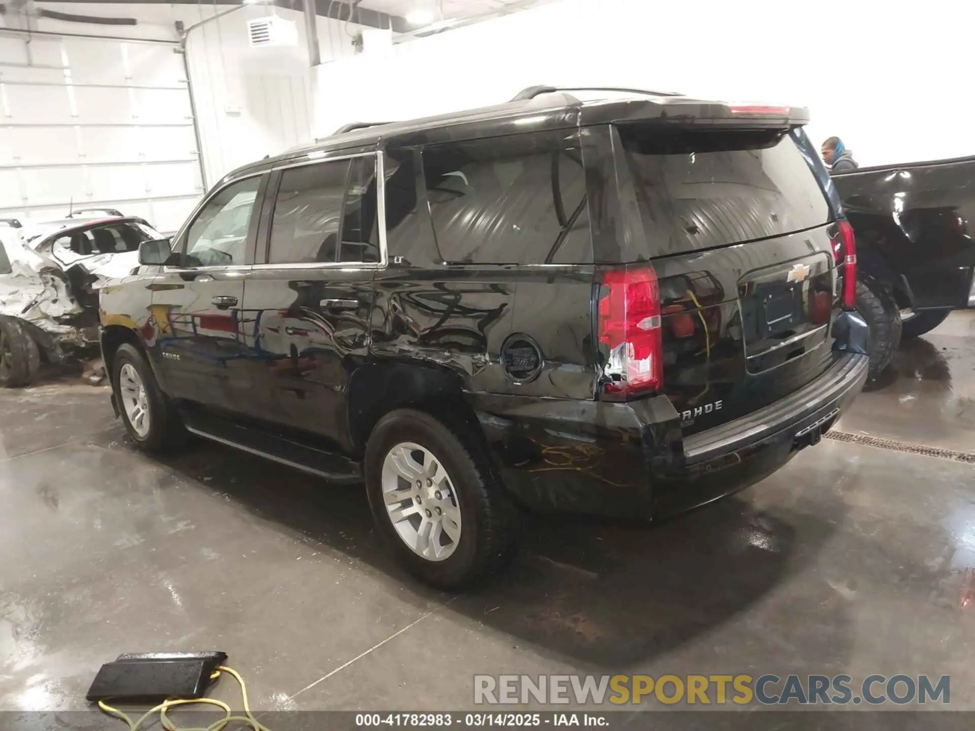 3 fotografías del automóvil dañado 1GNSKBKC2LR123473 CHEVROLET TAHOE 2020