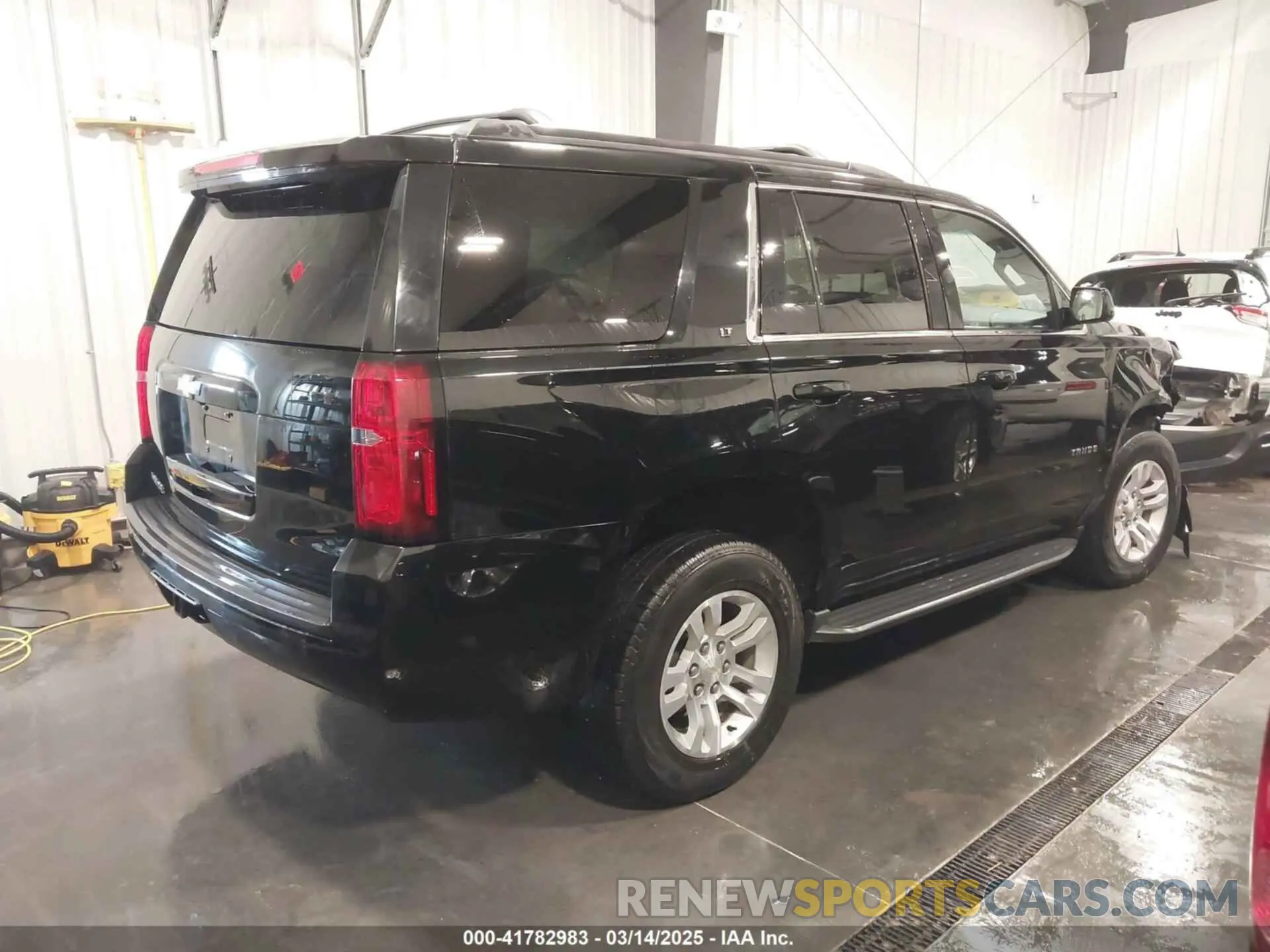 4 fotografías del automóvil dañado 1GNSKBKC2LR123473 CHEVROLET TAHOE 2020