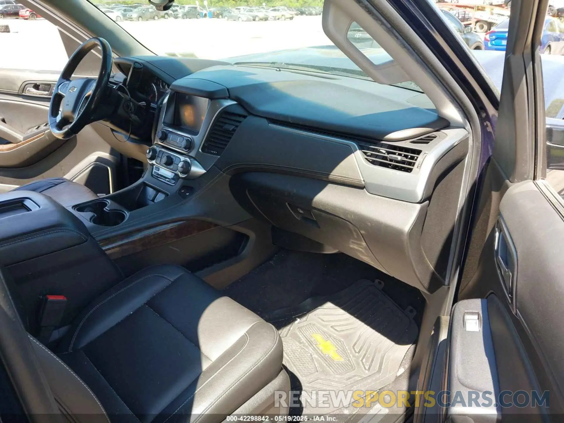 5 fotografías del automóvil dañado 1GNSKBKC6LR239081 CHEVROLET TAHOE 2020