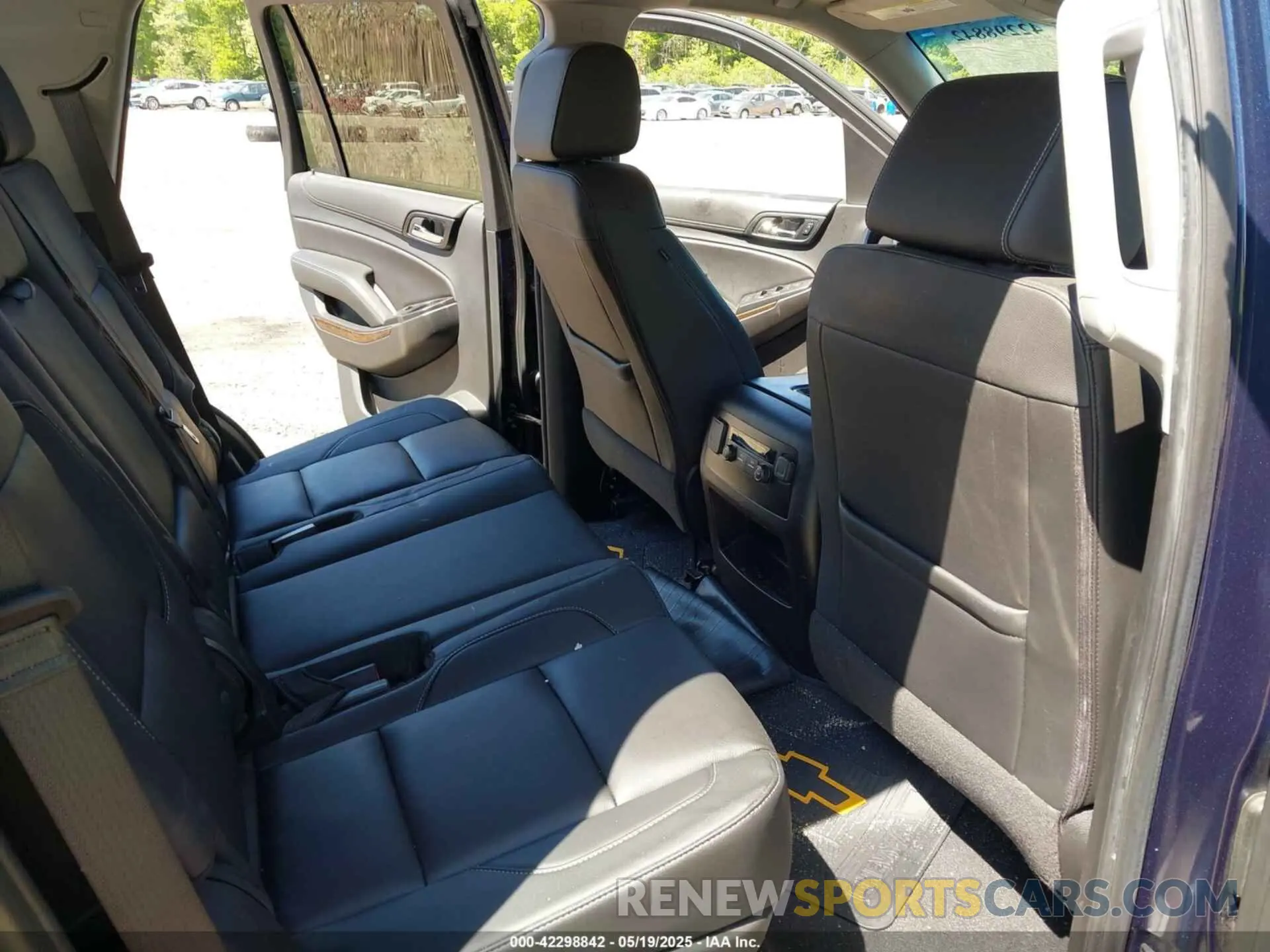 8 fotografías del automóvil dañado 1GNSKBKC6LR239081 CHEVROLET TAHOE 2020