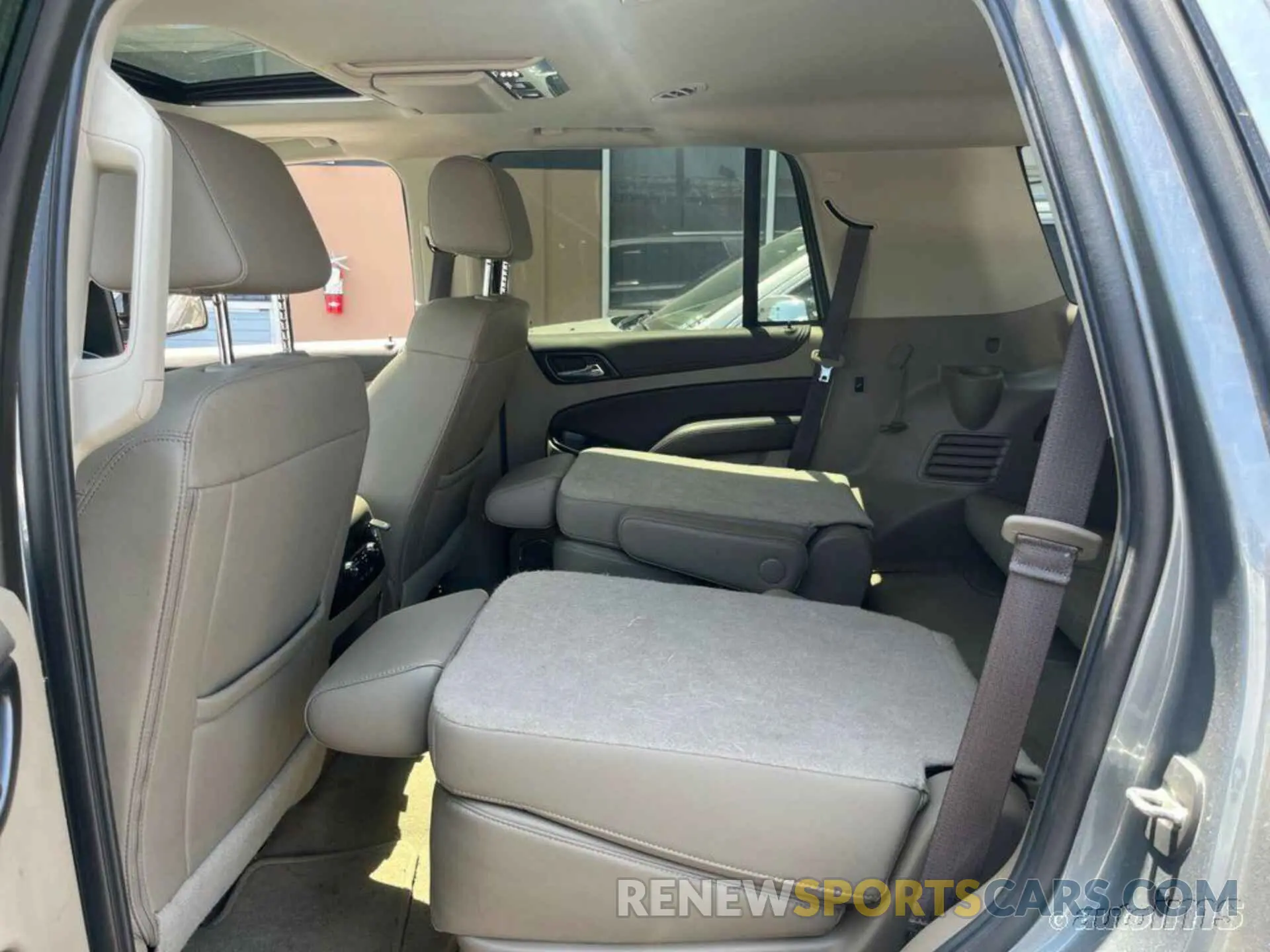 17 fotografías del automóvil dañado 1GNSKCKC1LR118397 CHEVROLET TAHOE 2020