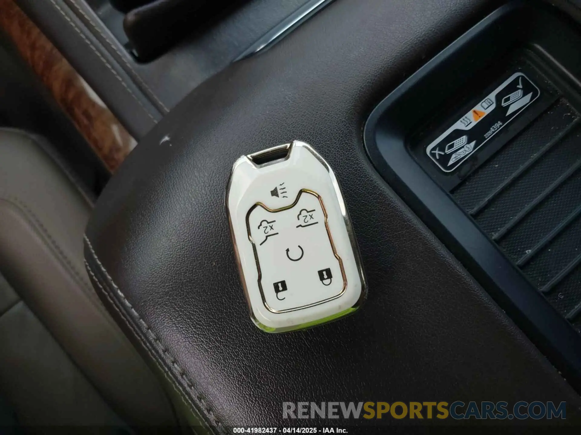 11 fotografías del automóvil dañado 1GNSKCKC8LR136735 CHEVROLET TAHOE 2020