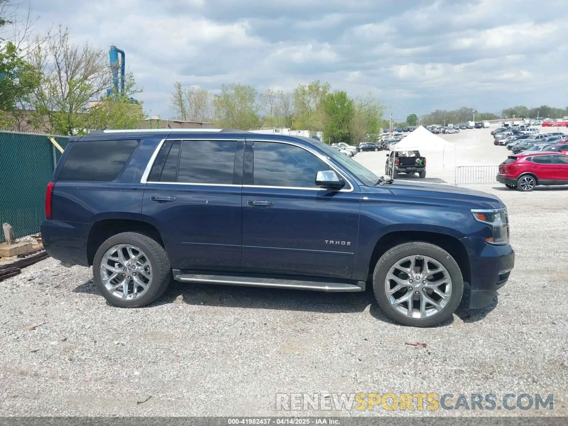 13 fotografías del automóvil dañado 1GNSKCKC8LR136735 CHEVROLET TAHOE 2020