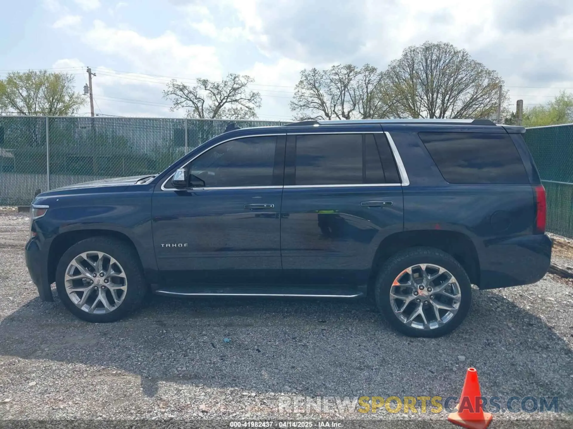 14 fotografías del automóvil dañado 1GNSKCKC8LR136735 CHEVROLET TAHOE 2020