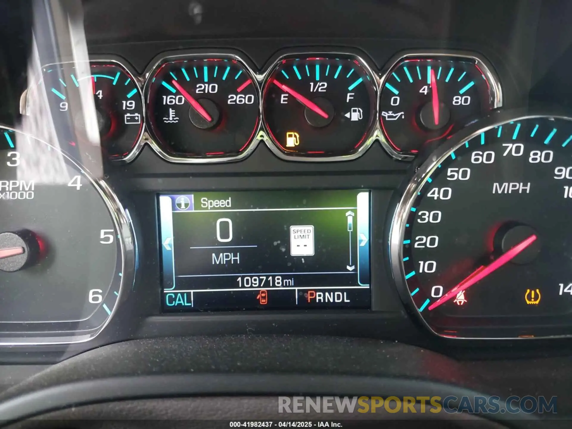 15 fotografías del automóvil dañado 1GNSKCKC8LR136735 CHEVROLET TAHOE 2020