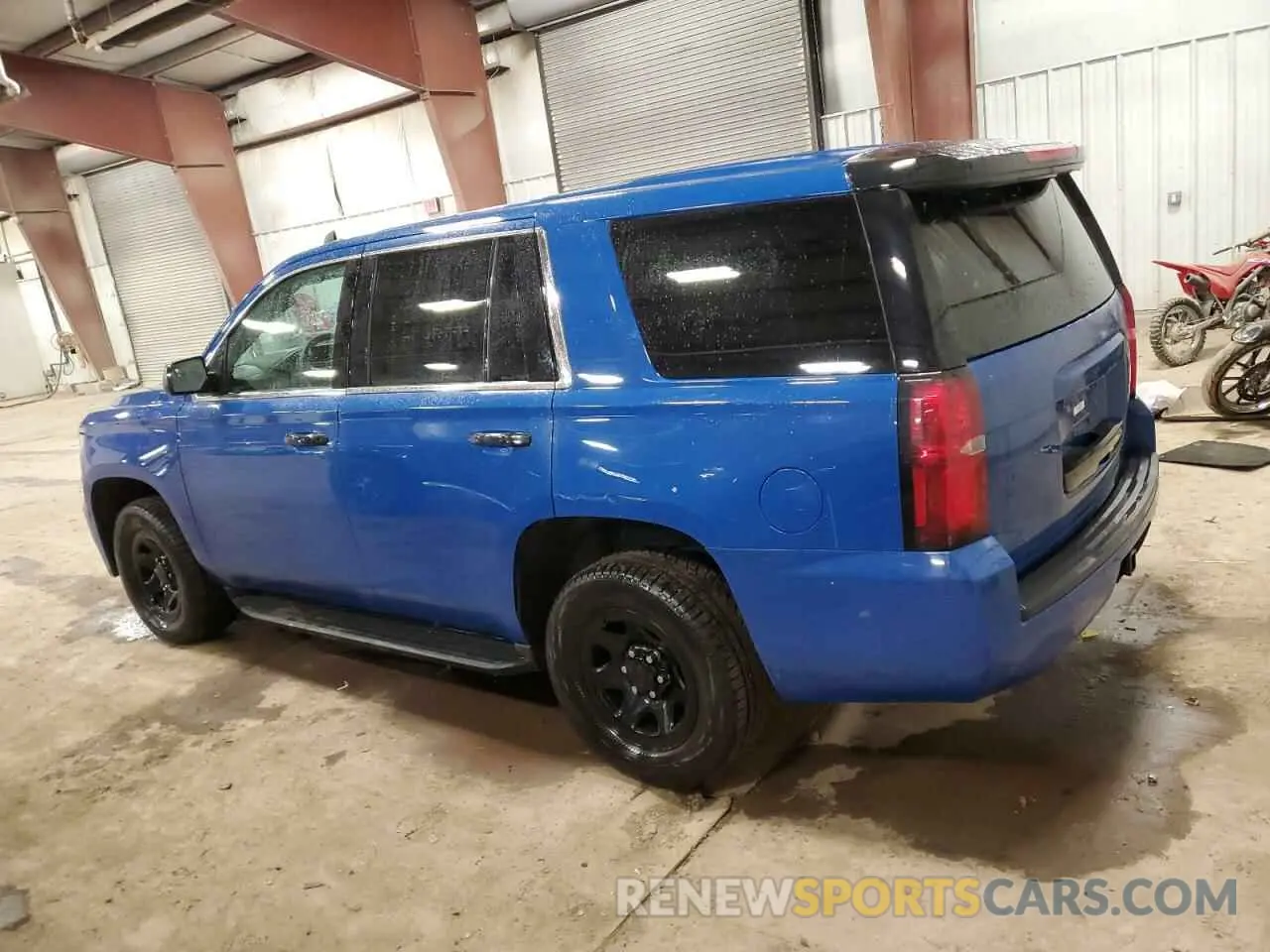 2 fotografías del automóvil dañado 1GNSKDEC2LR246388 CHEVROLET TAHOE 2020