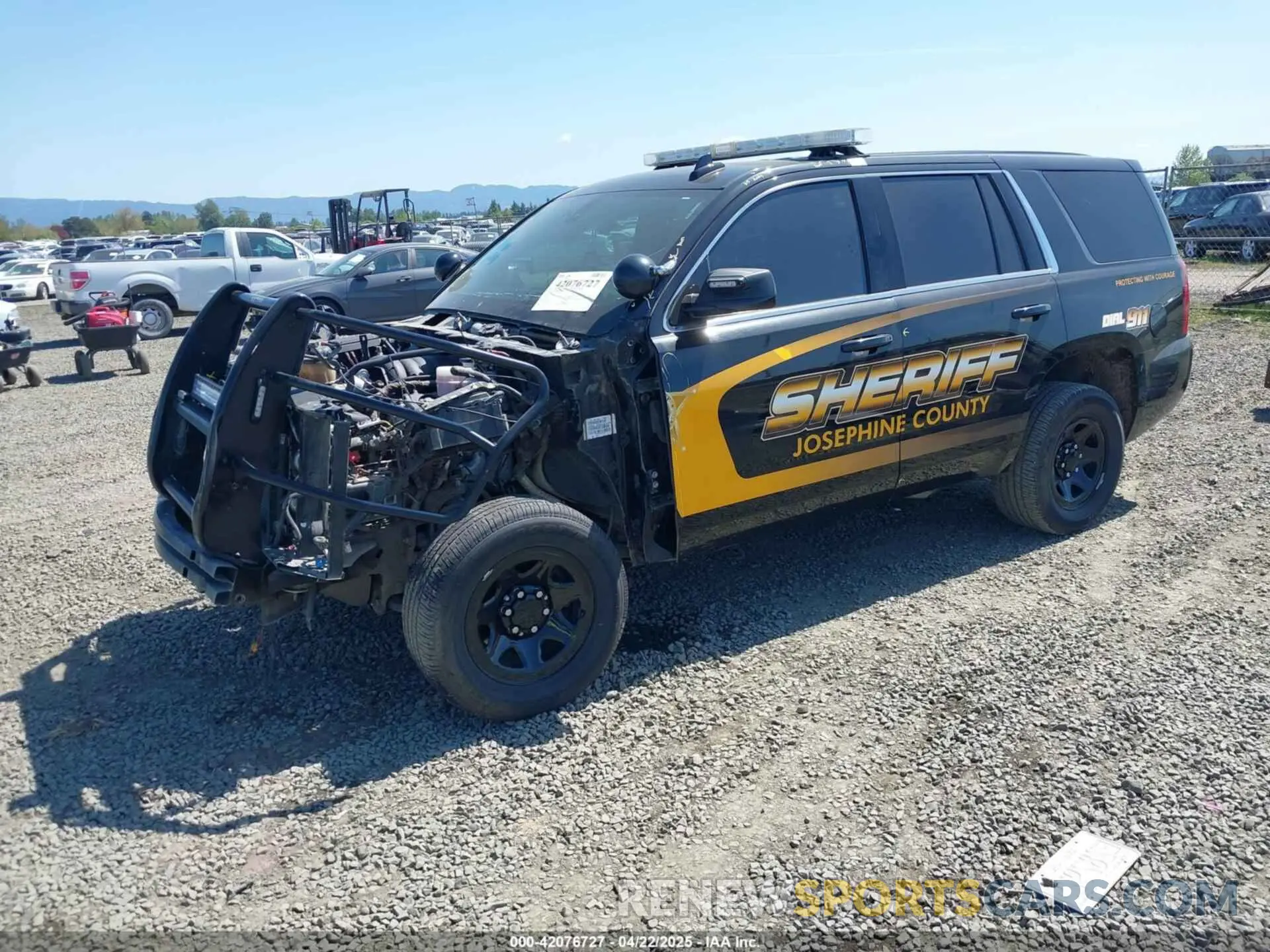 2 fotografías del automóvil dañado 1GNSKDEC3LR155615 CHEVROLET TAHOE 2020