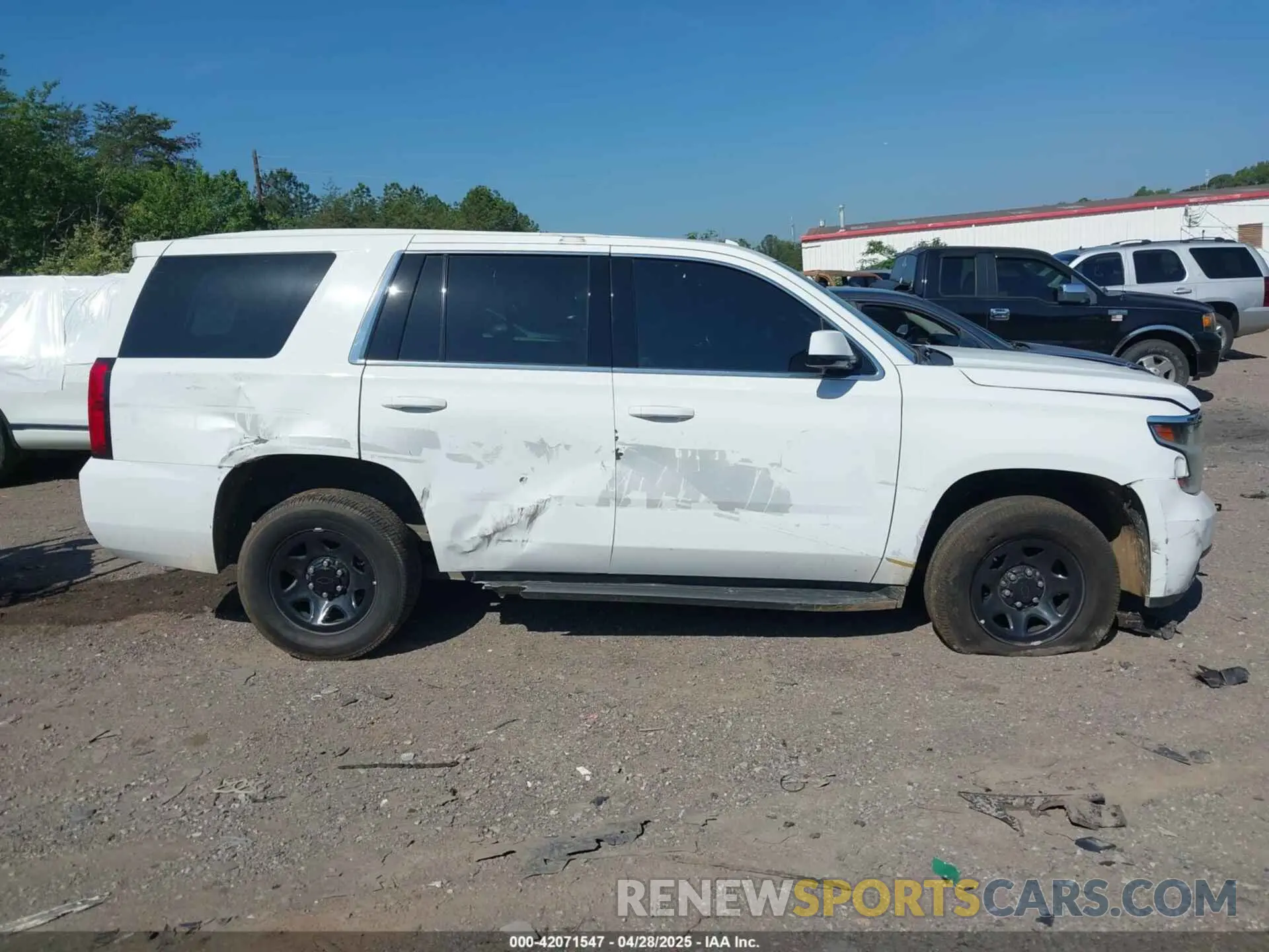 13 fotografías del automóvil dañado 1GNSKDEC7LR124772 CHEVROLET TAHOE 2020