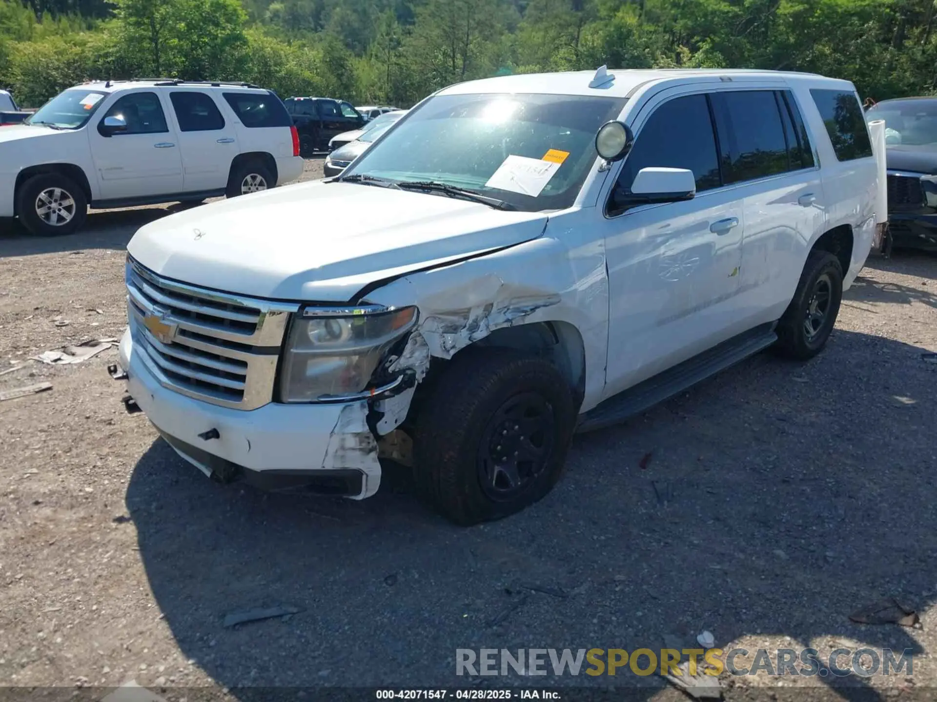 2 fotografías del automóvil dañado 1GNSKDEC7LR124772 CHEVROLET TAHOE 2020