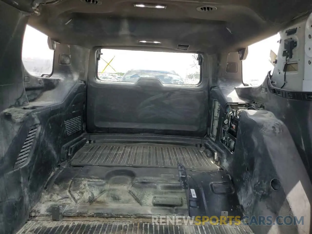 10 fotografías del automóvil dañado 1GBSCLED3MR296330 CHEVROLET TAHOE 2021