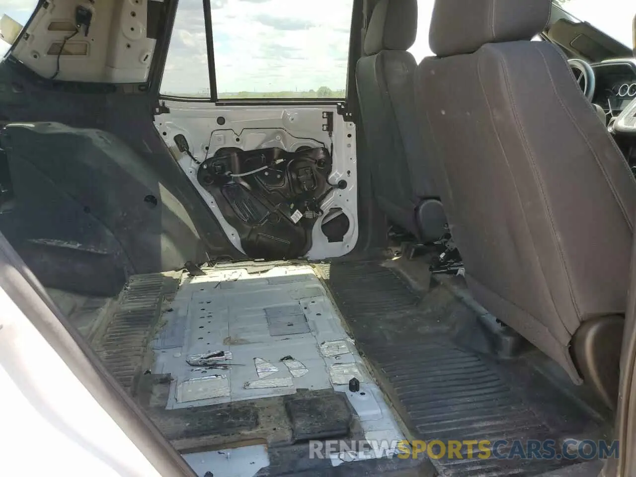 11 fotografías del automóvil dañado 1GBSCLED3MR296330 CHEVROLET TAHOE 2021