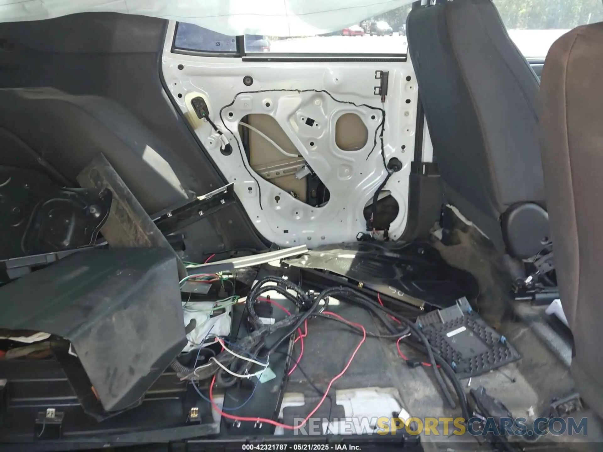 8 fotografías del automóvil dañado 1GNSCLED2MR433647 CHEVROLET TAHOE 2021