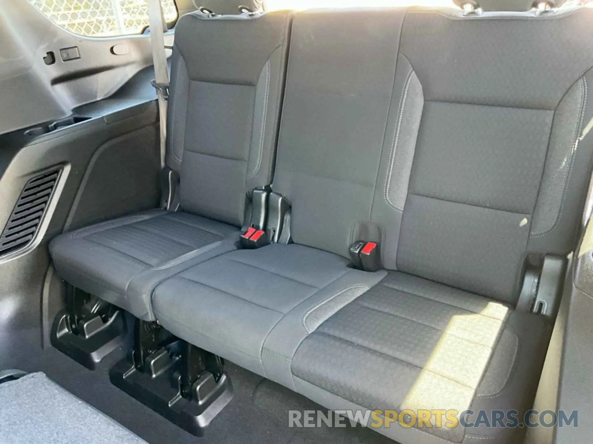 19 fotografías del automóvil dañado 1GNSCMKD2MR248993 CHEVROLET TAHOE 2021