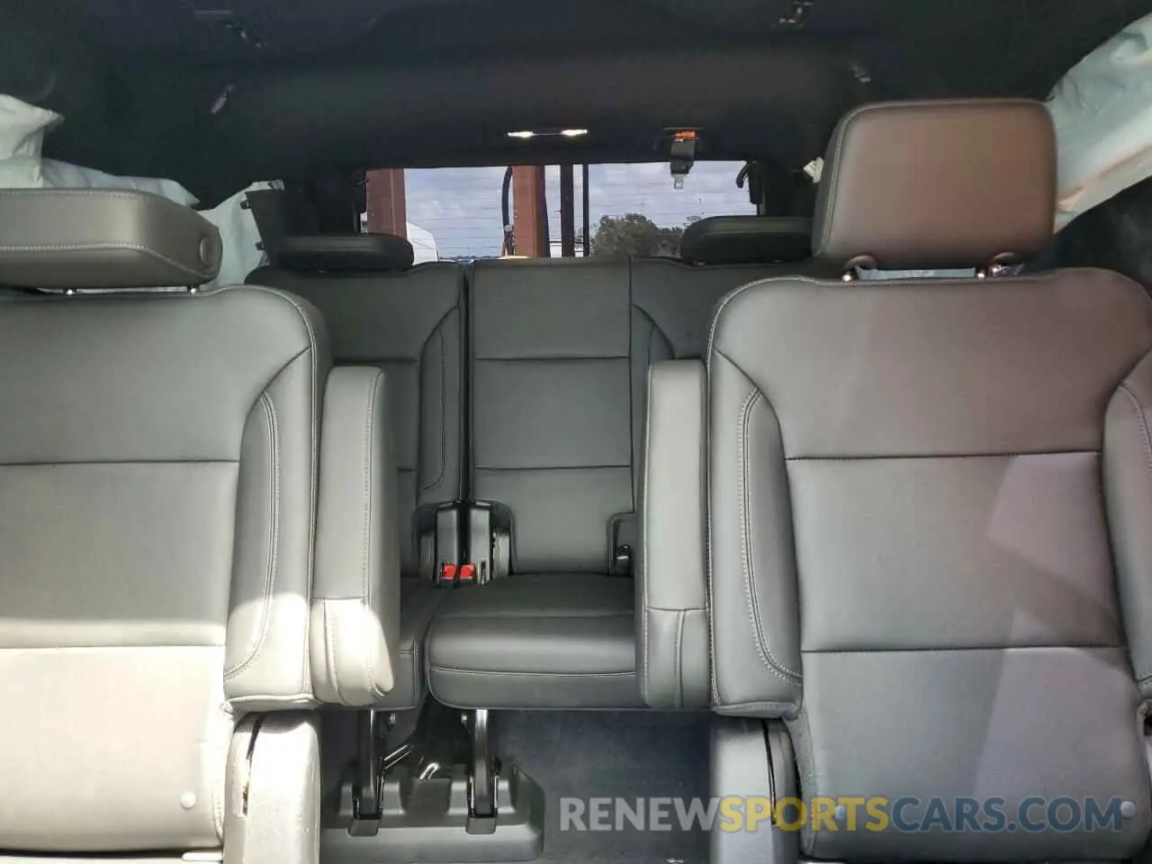 10 fotografías del automóvil dañado 1GNSCNKD5MR110516 CHEVROLET TAHOE 2021