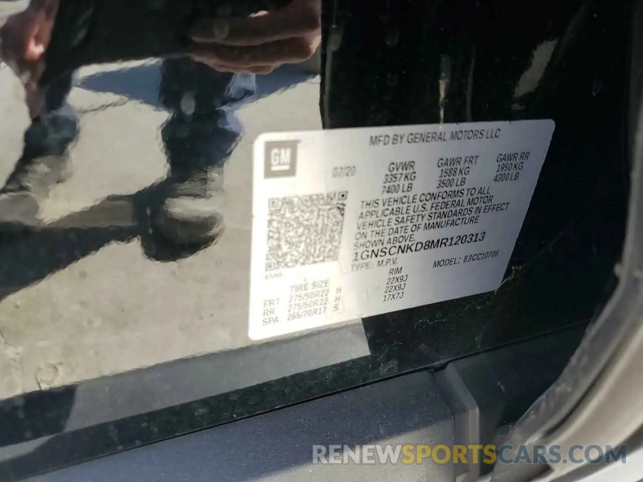 13 fotografías del automóvil dañado 1GNSCNKD8MR120313 CHEVROLET TAHOE 2021