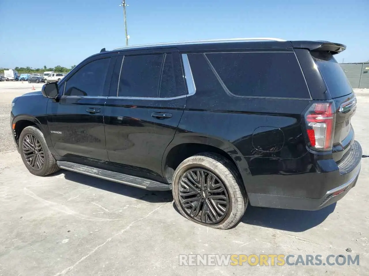 2 fotografías del automóvil dañado 1GNSCNKD8MR120313 CHEVROLET TAHOE 2021