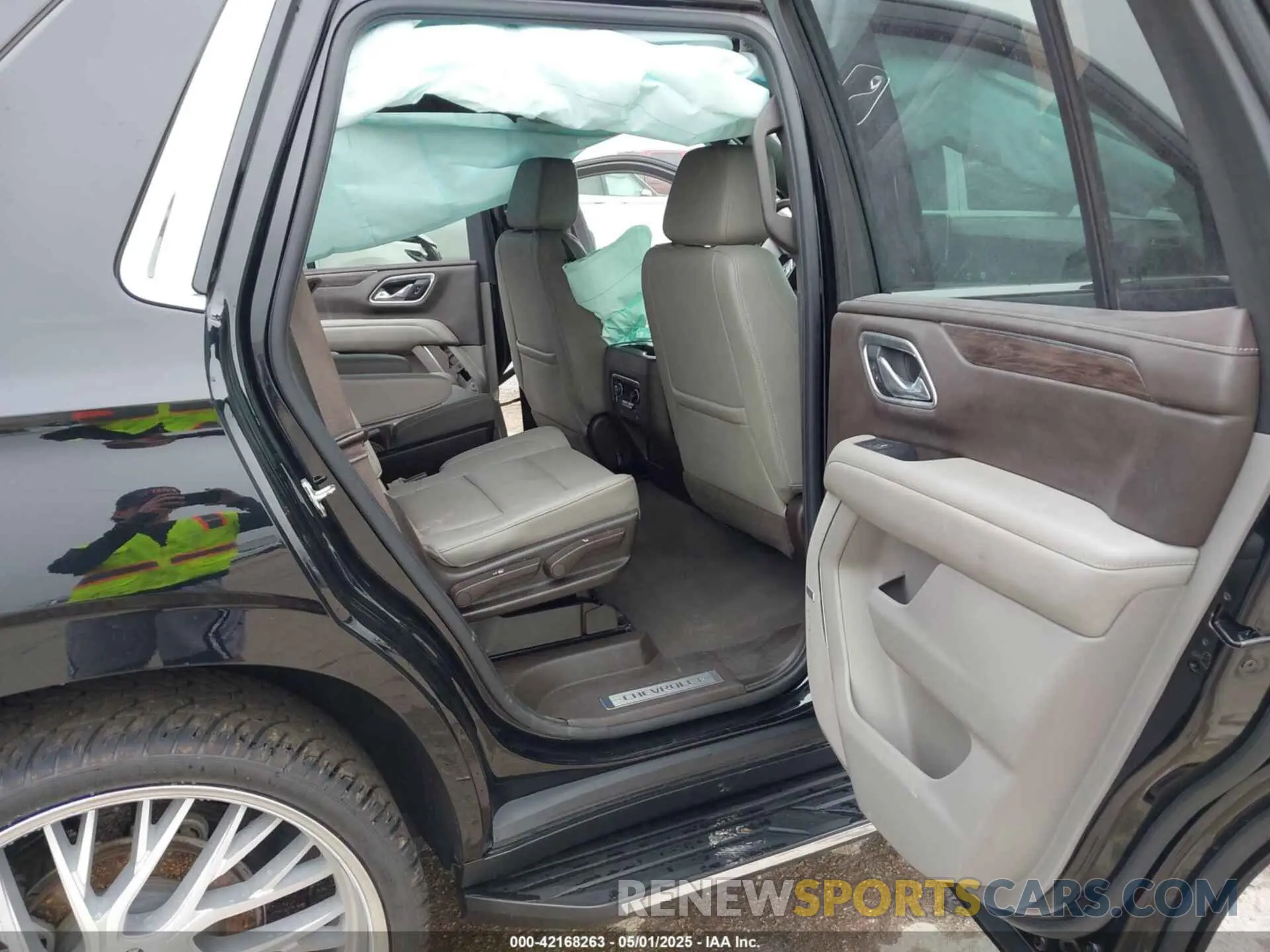 8 fotografías del automóvil dañado 1GNSCNKDXMR172381 CHEVROLET TAHOE 2021