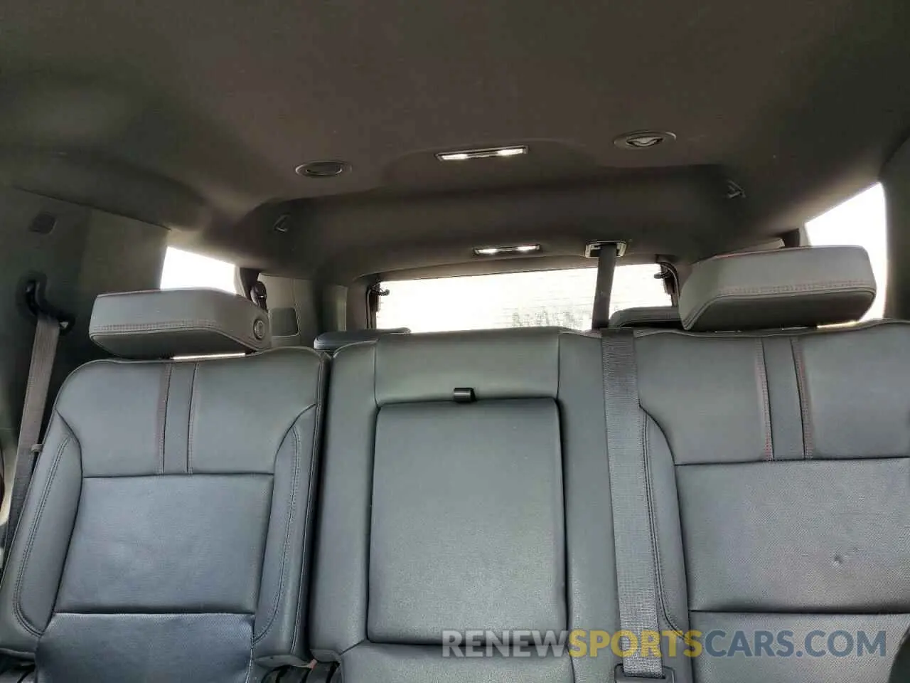 10 fotografías del automóvil dañado 1GNSCRKD9MR395972 CHEVROLET TAHOE 2021