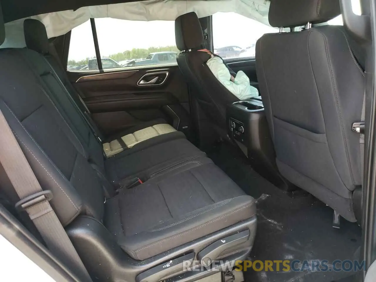 12 fotografías del automóvil dañado 1GNSKMKD0MR315982 CHEVROLET TAHOE 2021