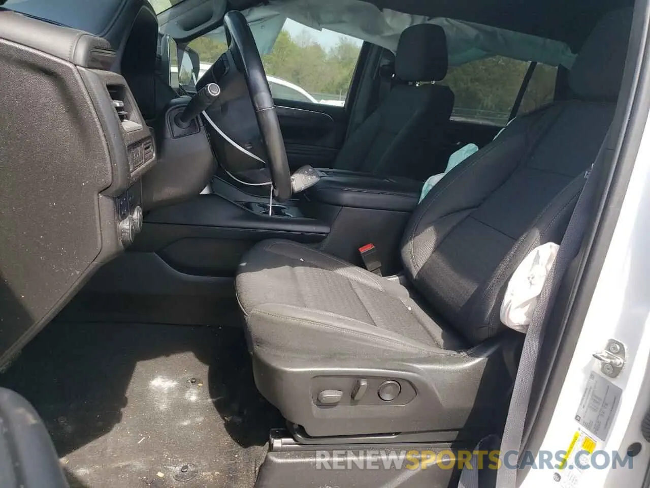 7 fotografías del automóvil dañado 1GNSKMKD0MR315982 CHEVROLET TAHOE 2021
