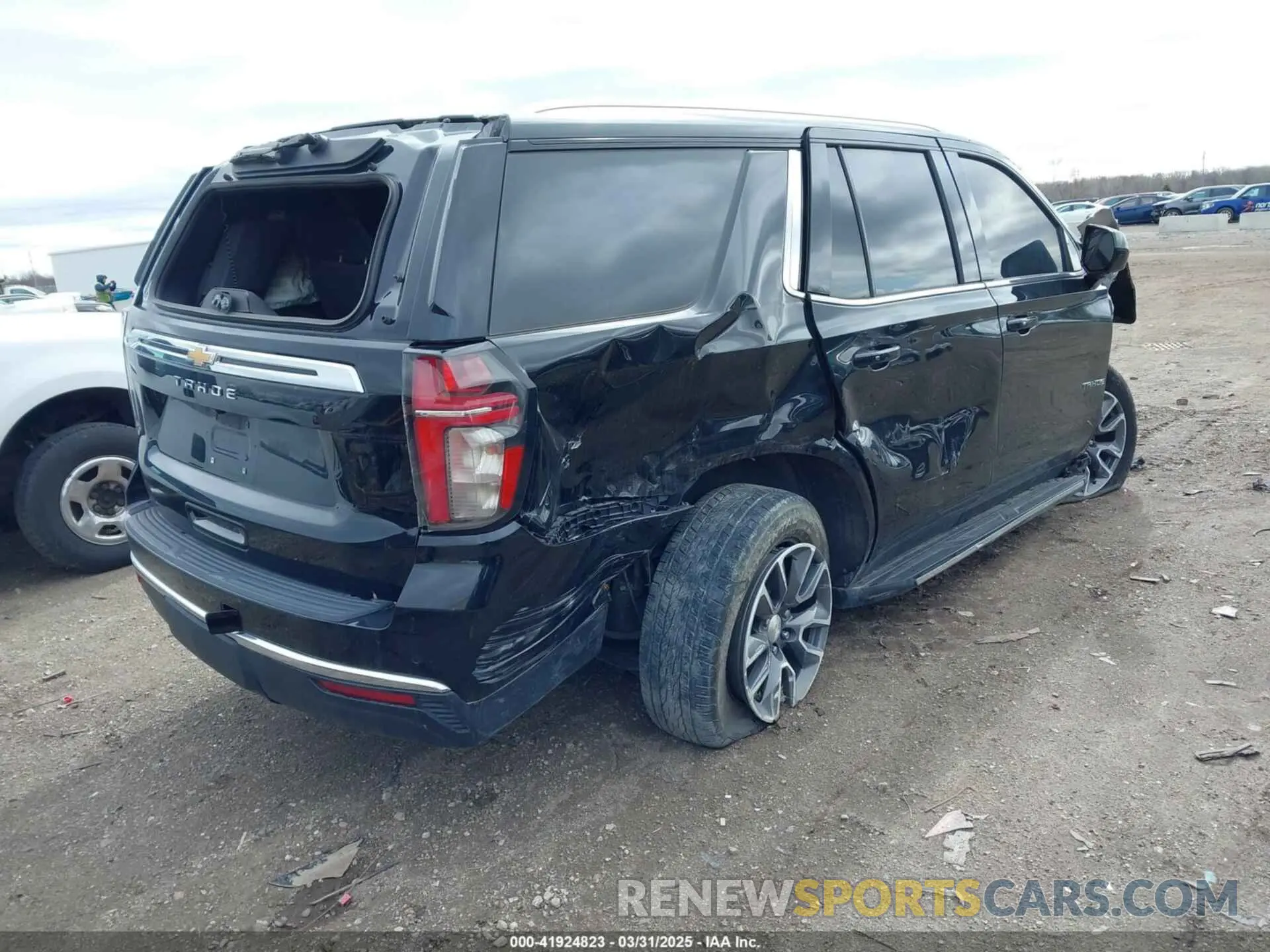 4 fotografías del automóvil dañado 1GNSKMKD1MR290459 CHEVROLET TAHOE 2021