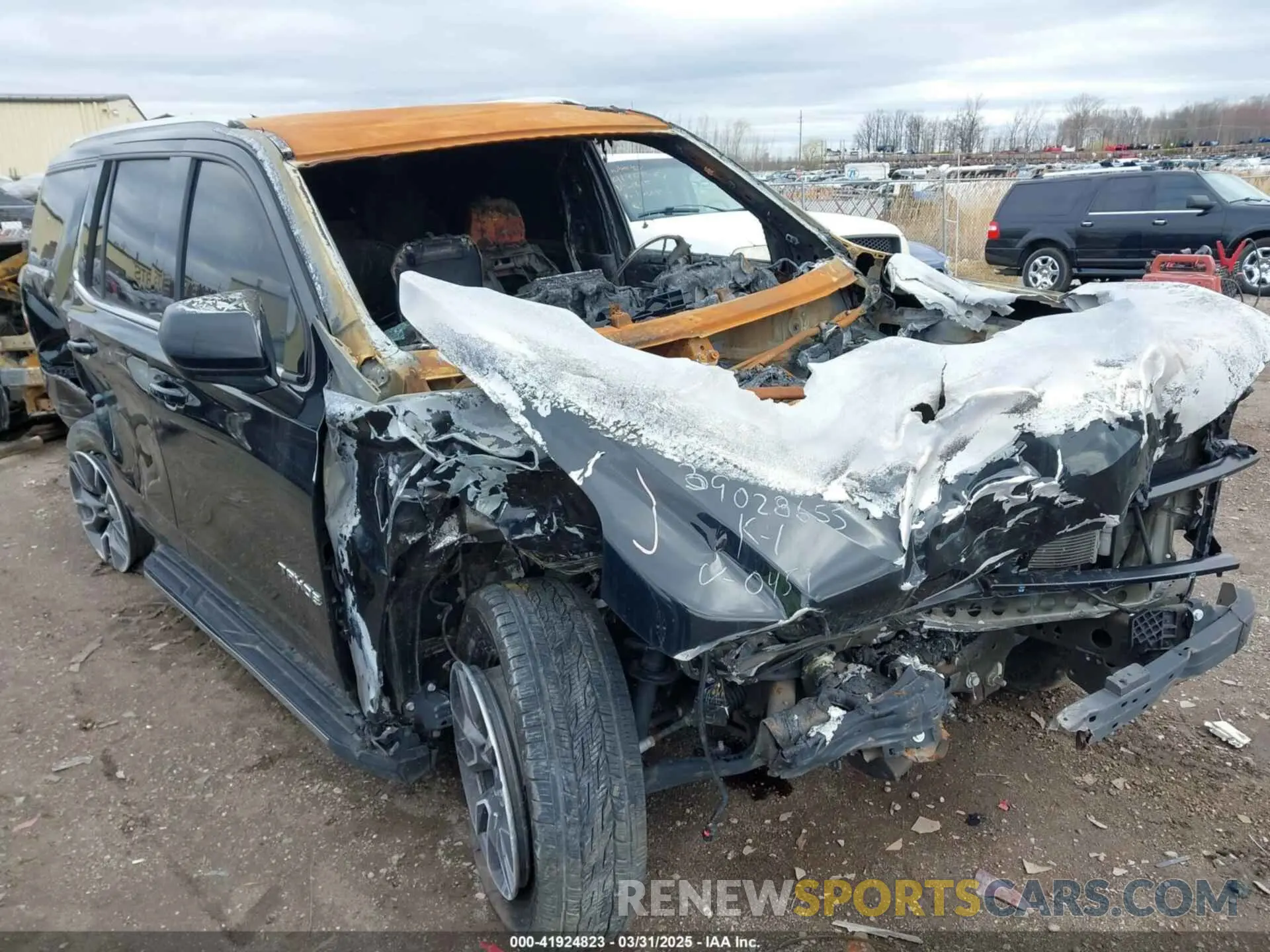 6 fotografías del automóvil dañado 1GNSKMKD1MR290459 CHEVROLET TAHOE 2021
